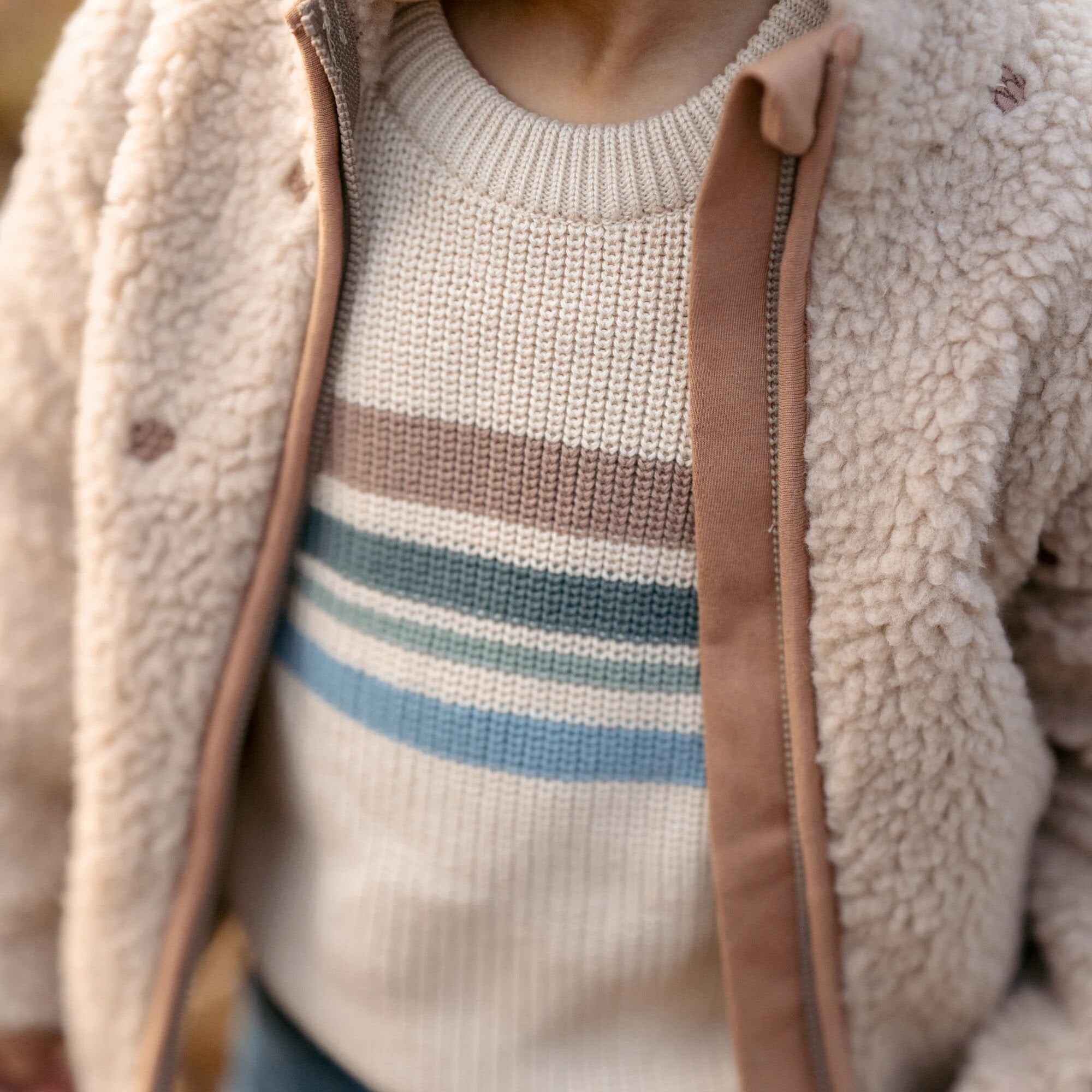 gebreide-trui-zand-forest-friends-stripe