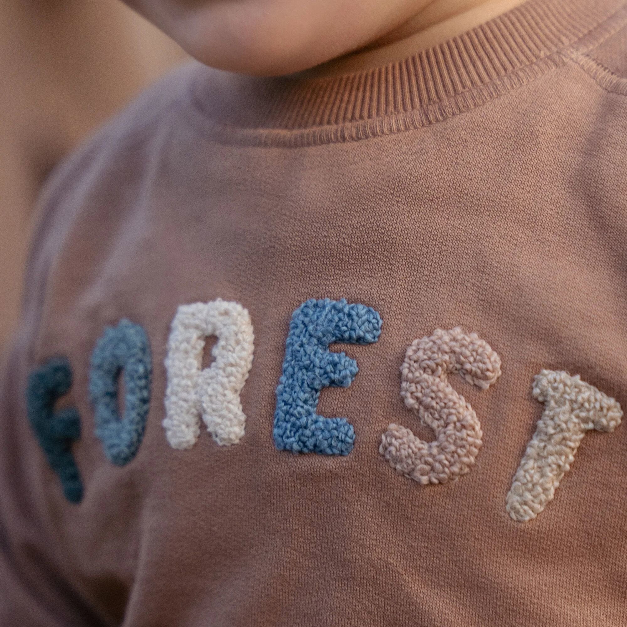 sweater-bruin-forest-friends