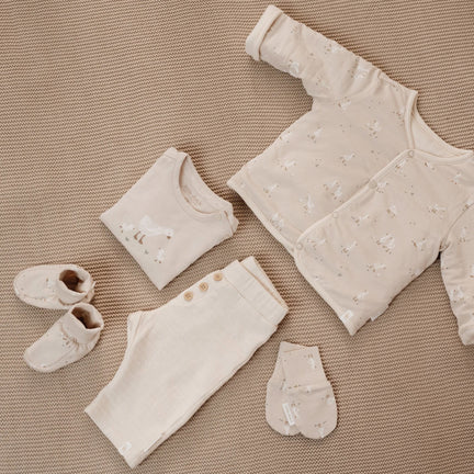 krabwantjes-beige-maat-one-size-newborn-naturals-little-goose