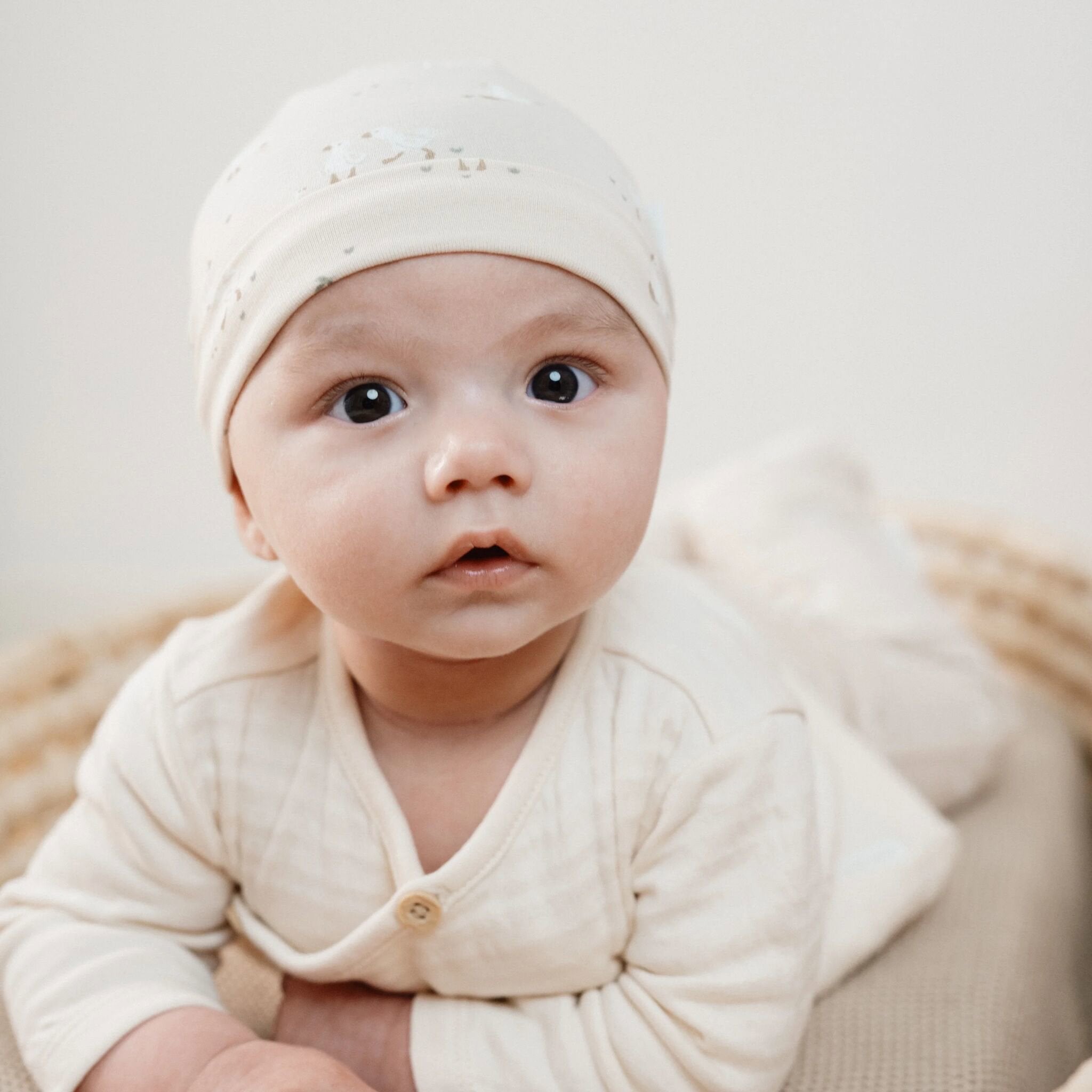 mutsje-beige-newborn-naturals-little-goose