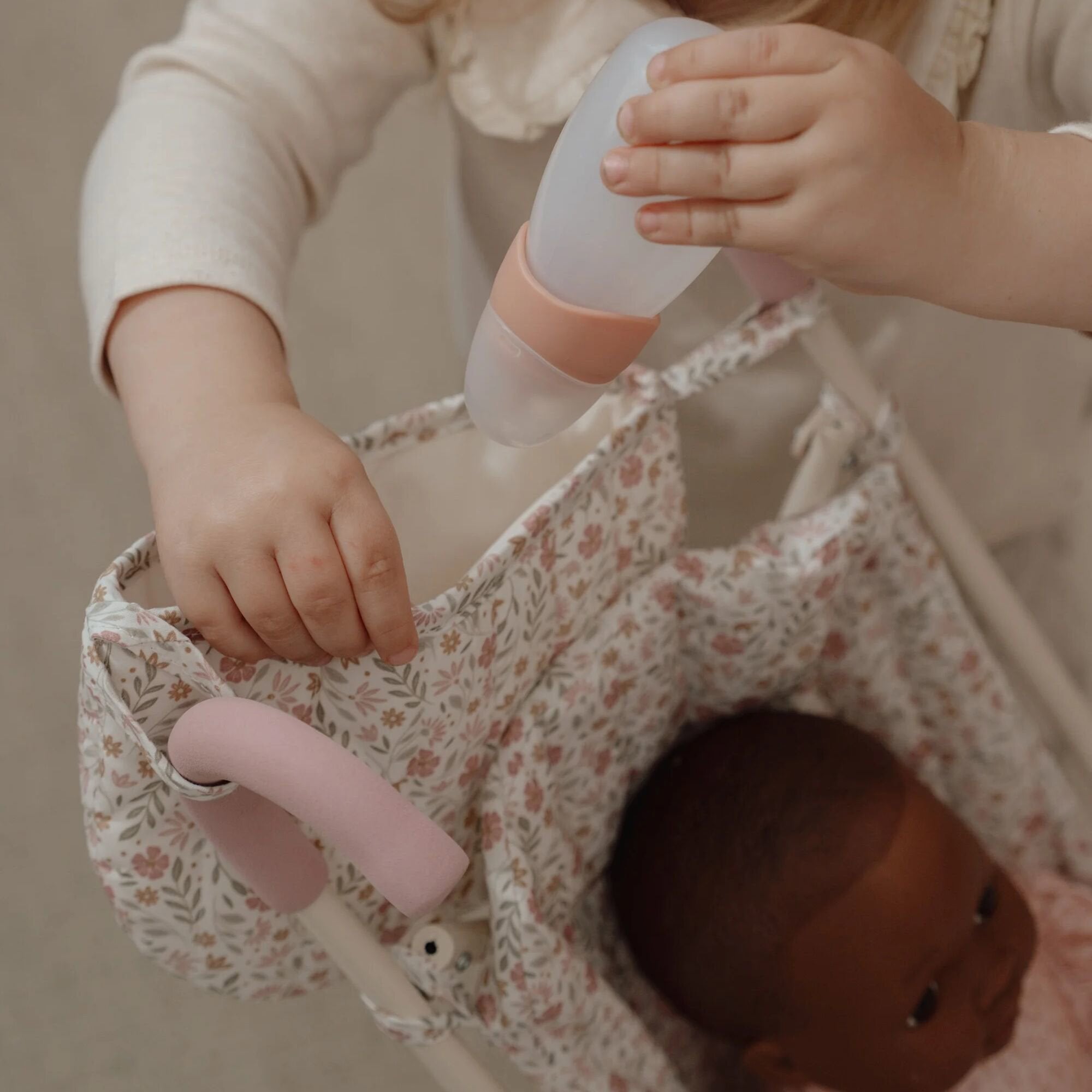 poppenbuggy-met-opbergtas-en-veiligheidsgordel