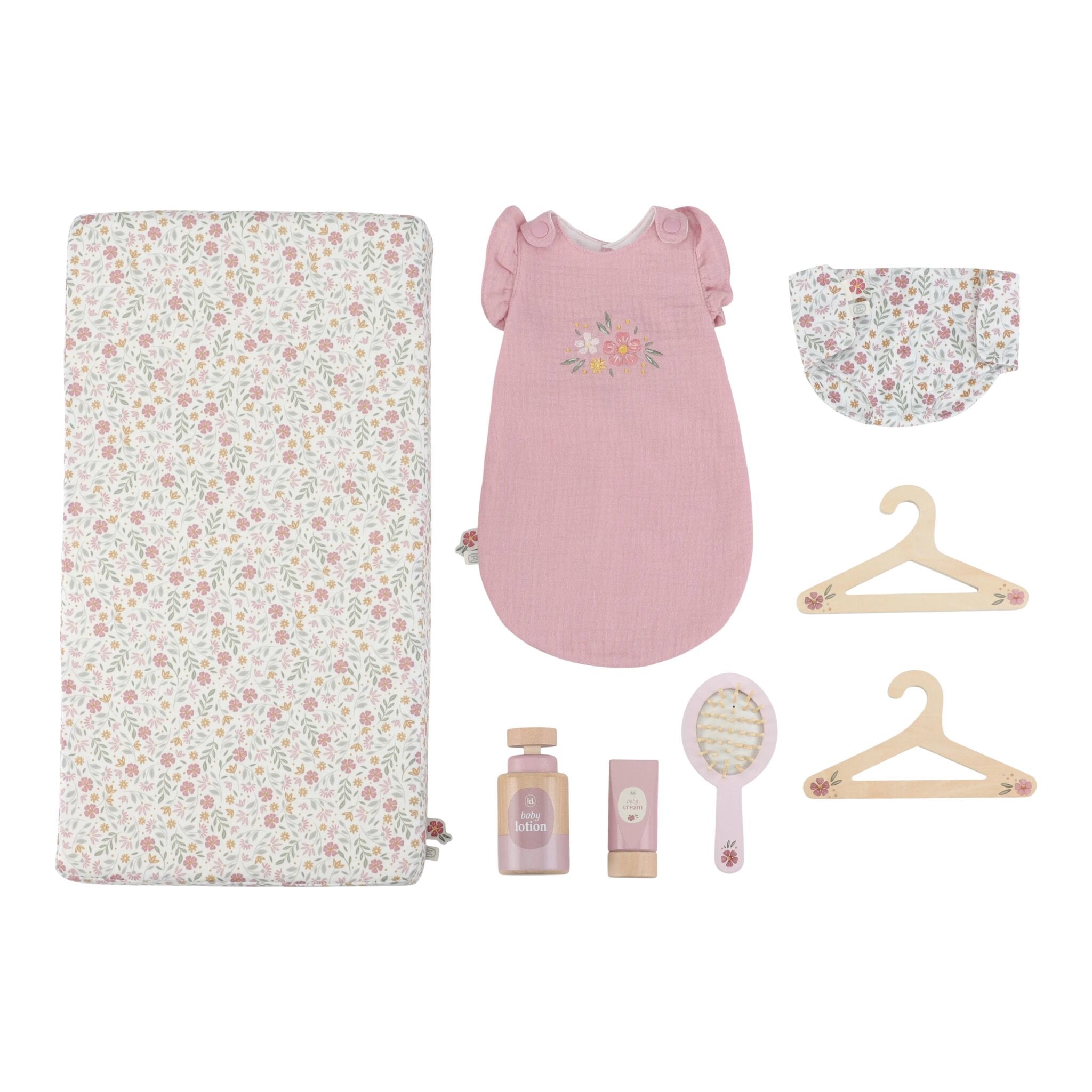 poppencommode-met-accessoires-en-kastje