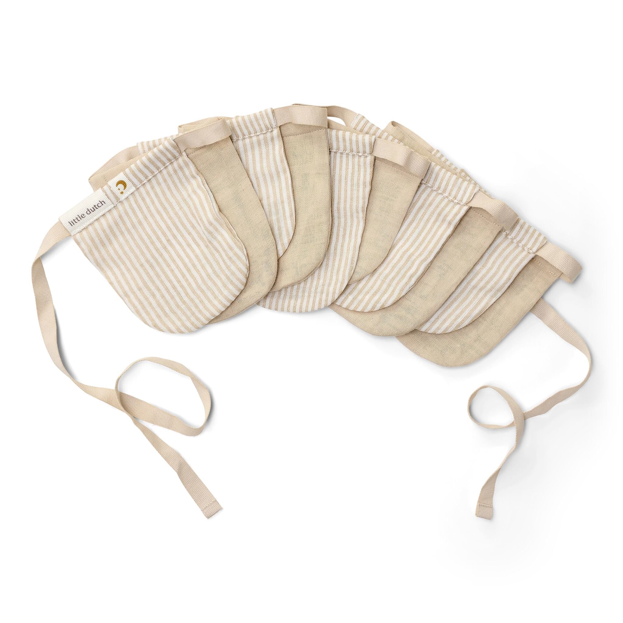 slinger-met-vlaggetjes-beige-essentials