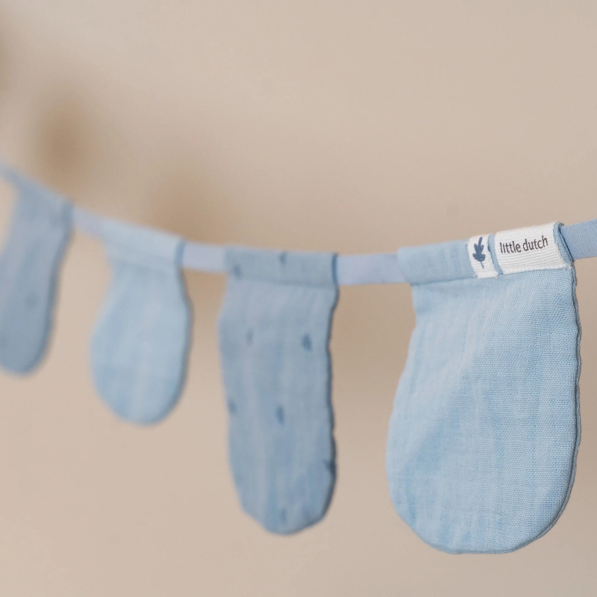 slinger-met-vlaggetjes-blauw-essentials