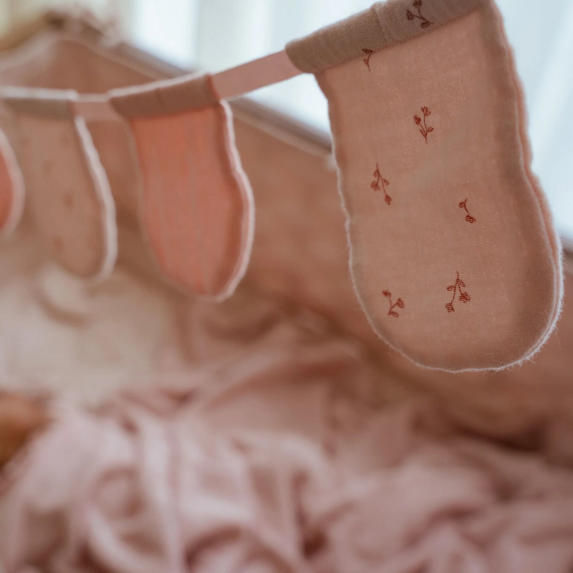 slinger-met-vlaggetjes-roze-essentials