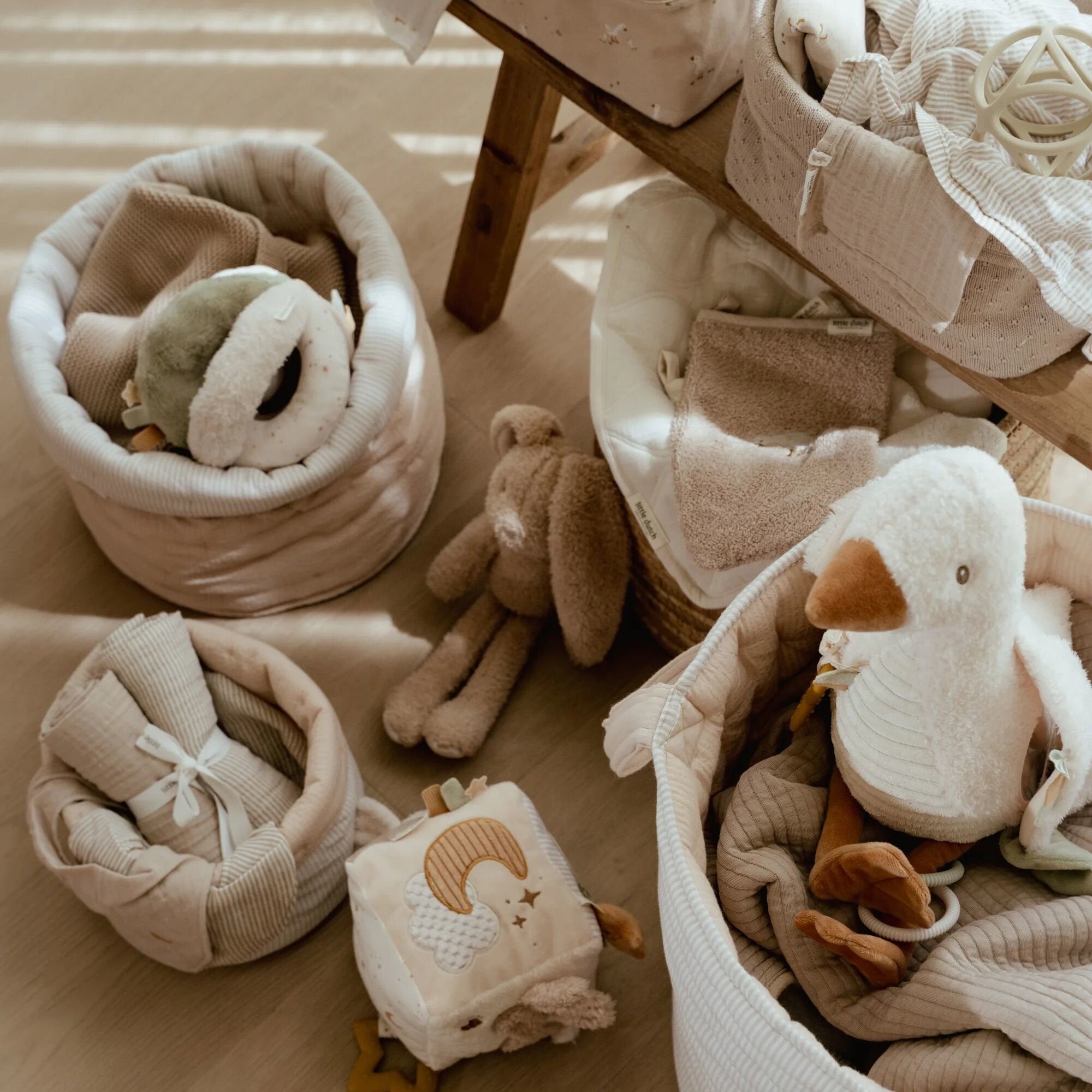commodemandje-klein-beige-essentials