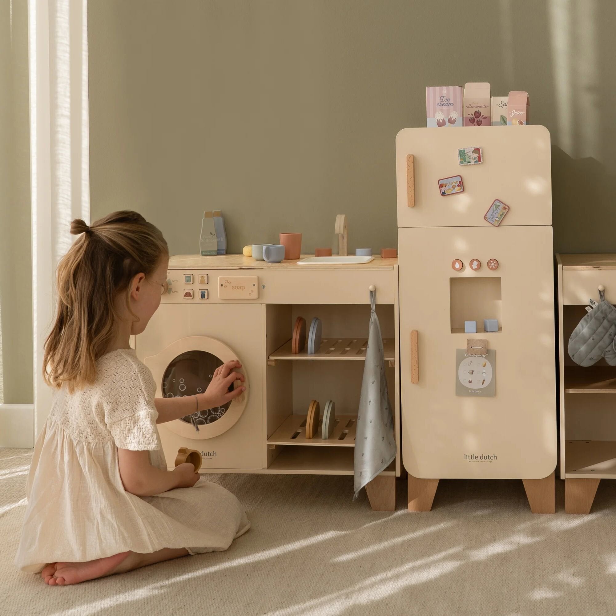 houten-wasmachine-met-accessoires