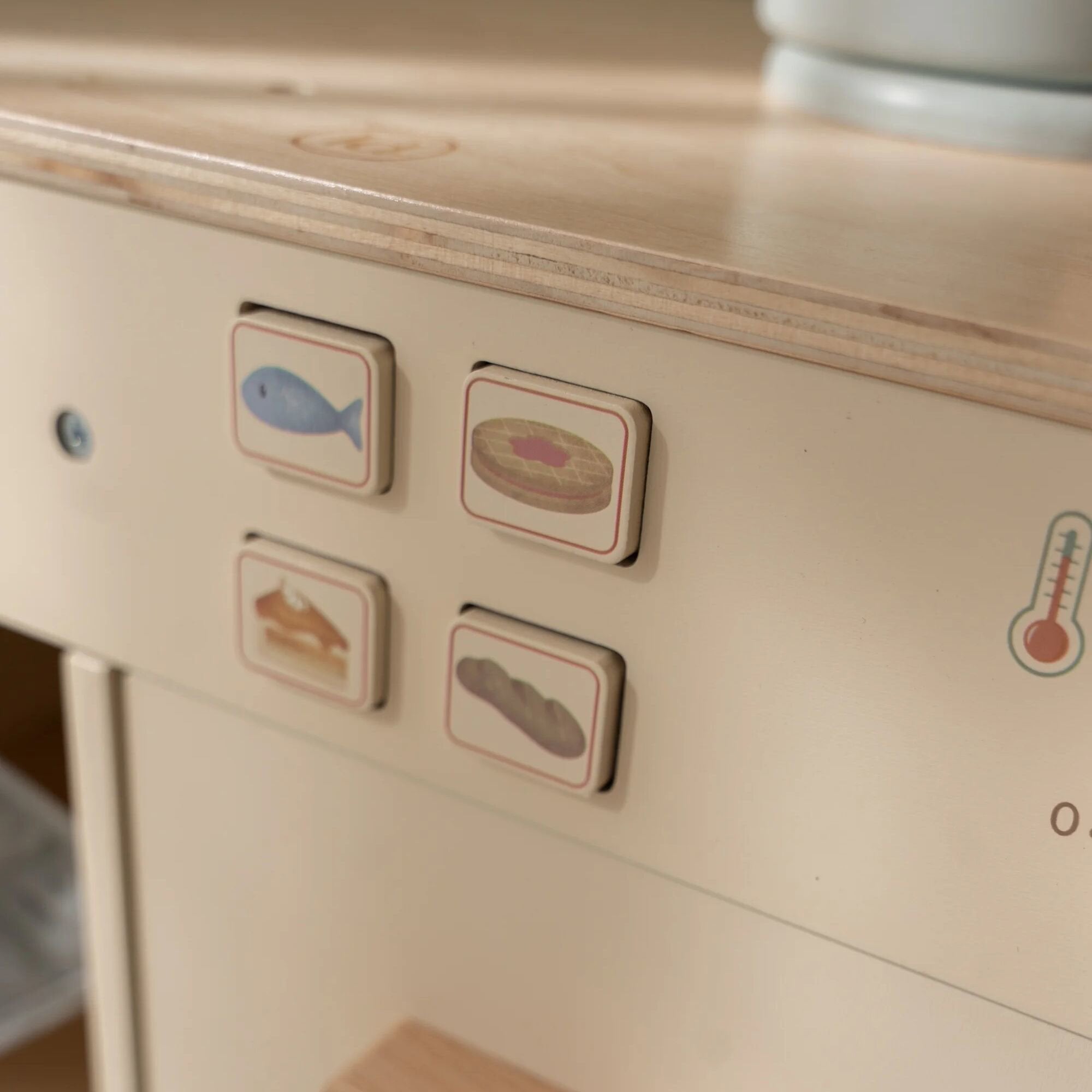 houten-kookstation-met-oven-en-fornuis