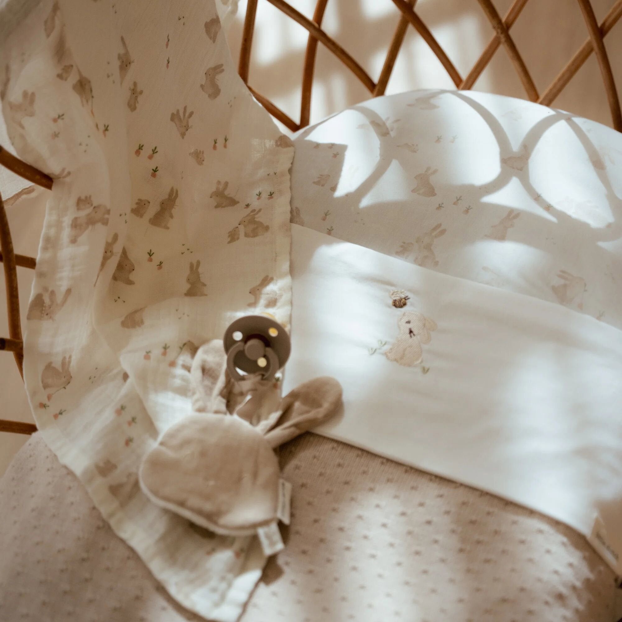 wieglaken-wit-newborn-naturals-baby-bunny