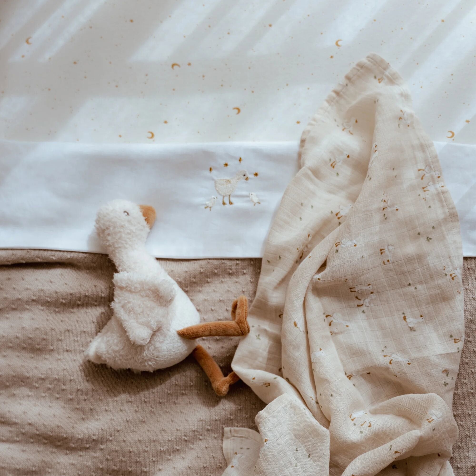 wieg-hoeslaken-wit-newborn-naturals-little-goose