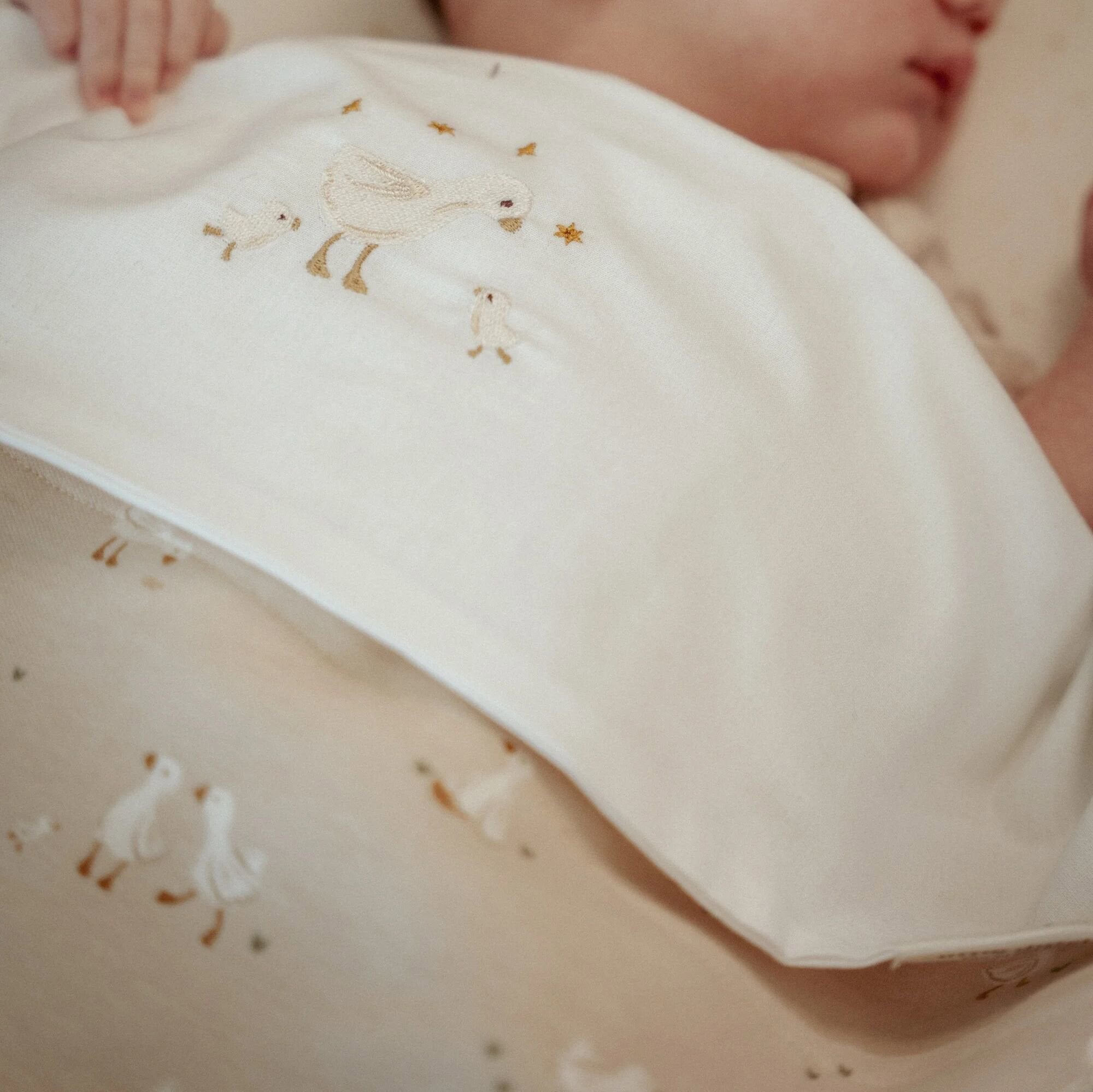 wiegdeken-beige-newborn-naturals-little-goose