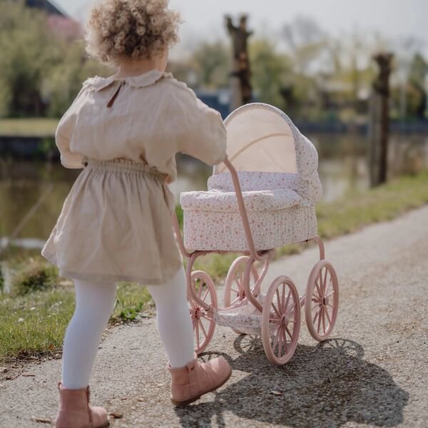 poppenwagen-met-matrasje-en-opbergmand