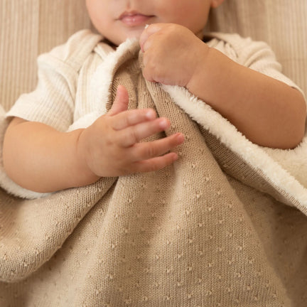 gebreid-ledikant-deken-fleece-beige-essentials