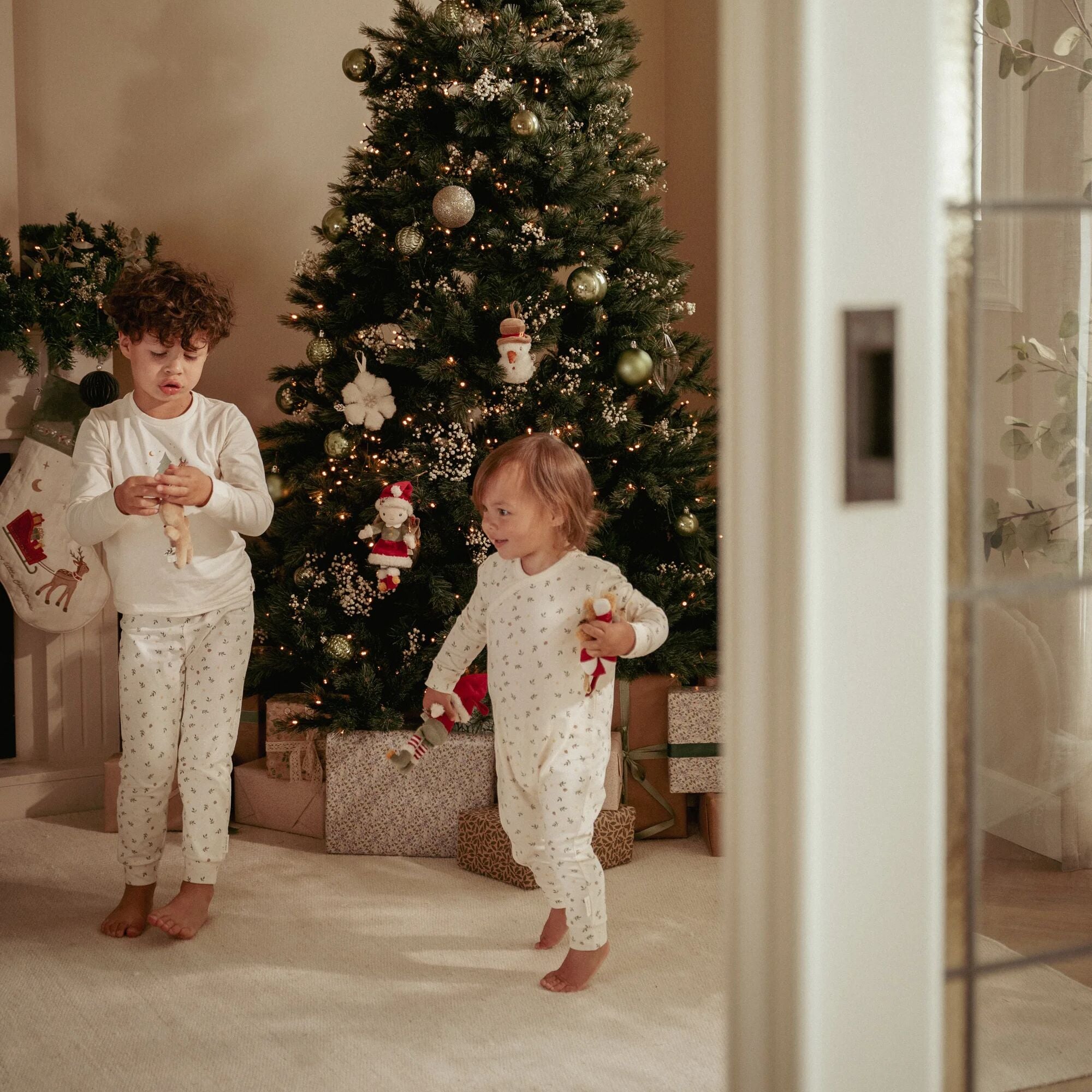 eendelige-pyjama-little-christmas-beige