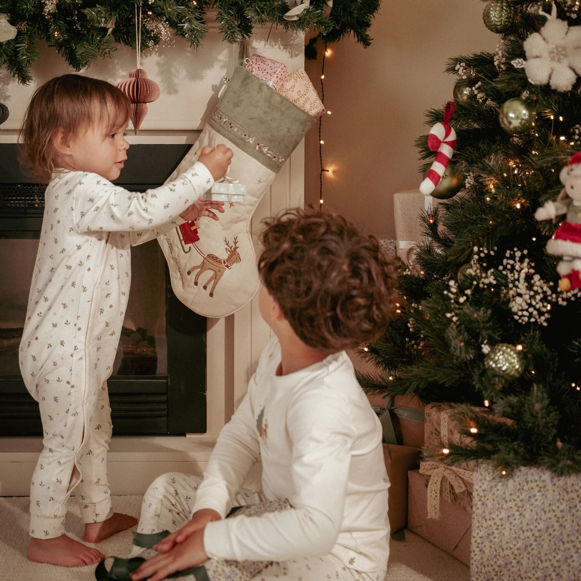 eendelige-pyjama-little-christmas-beige
