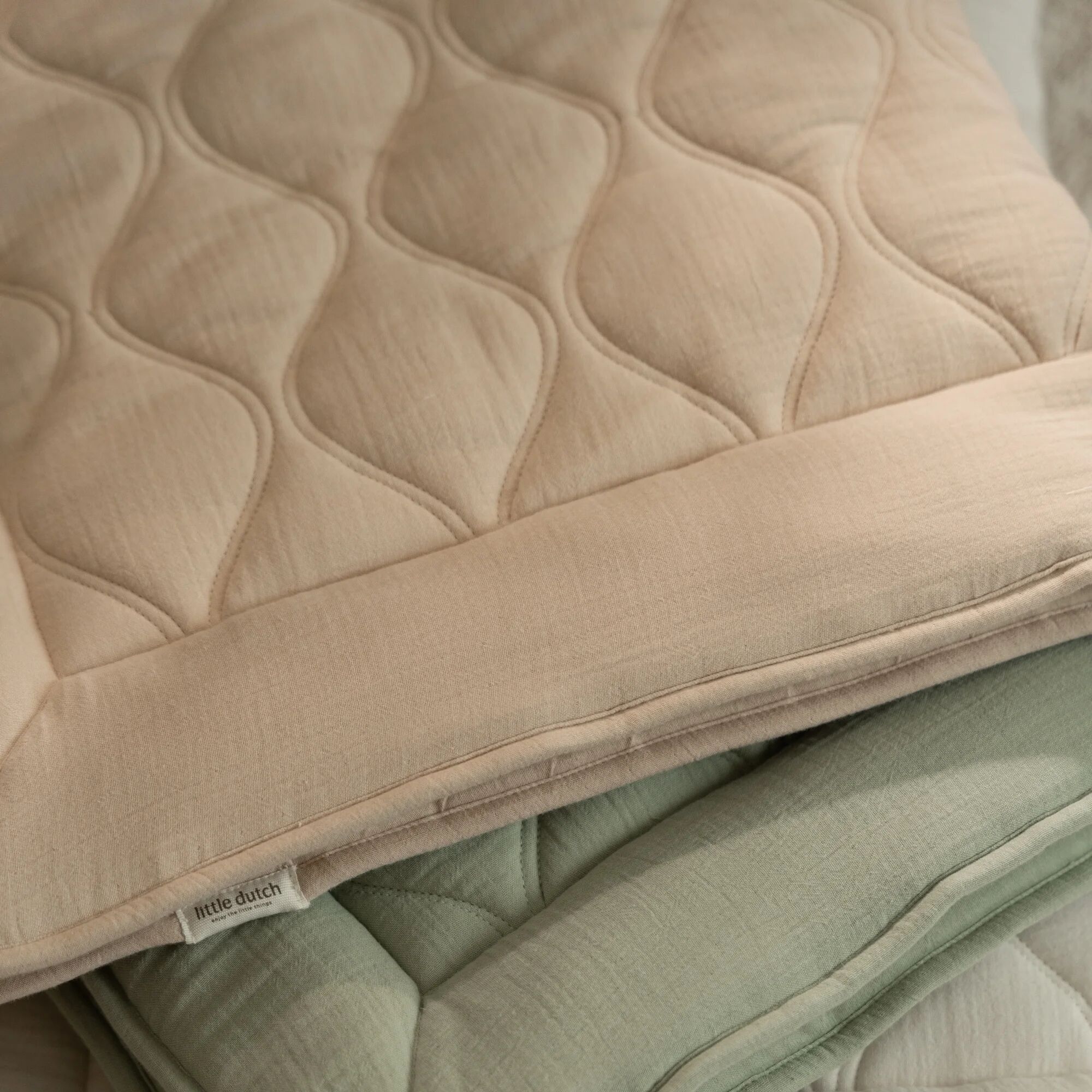 boxkleed-beige-essentials