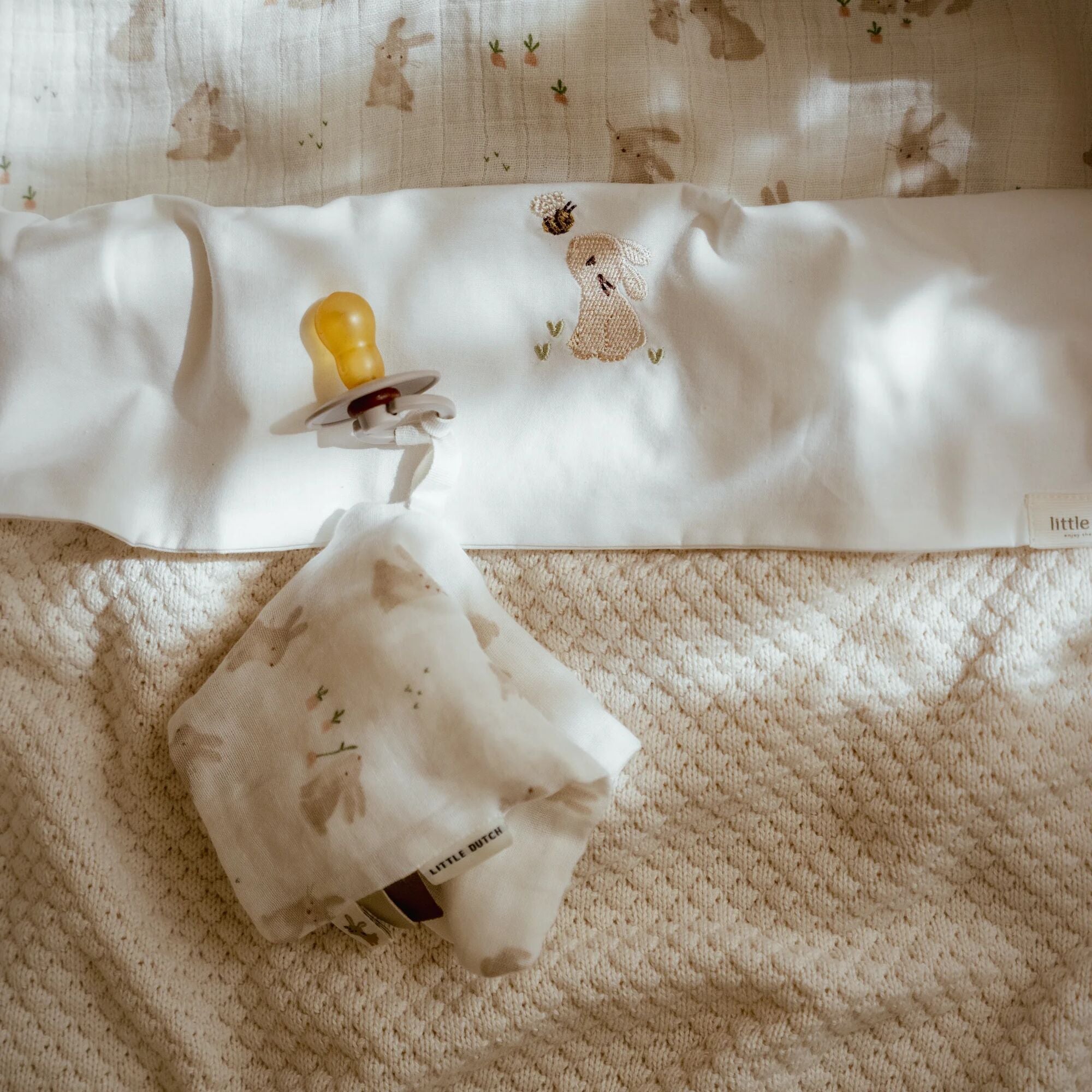 speendoekje-wit-newborn-naturals-baby-bunny