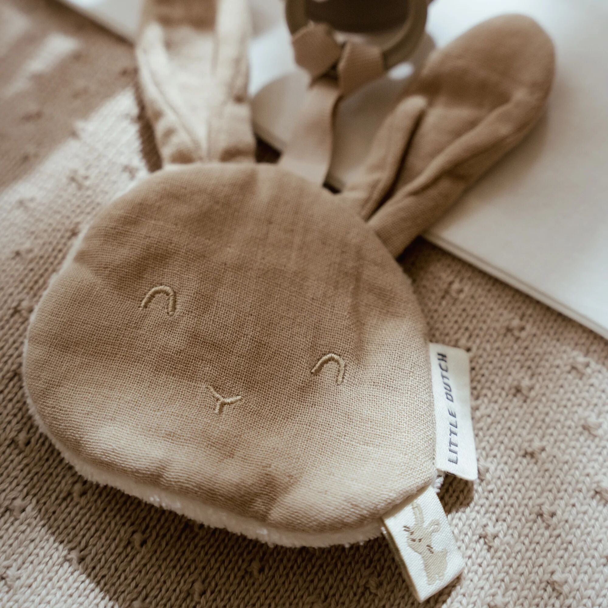 speendoekje-beige-newborn-naturals-baby-bunny