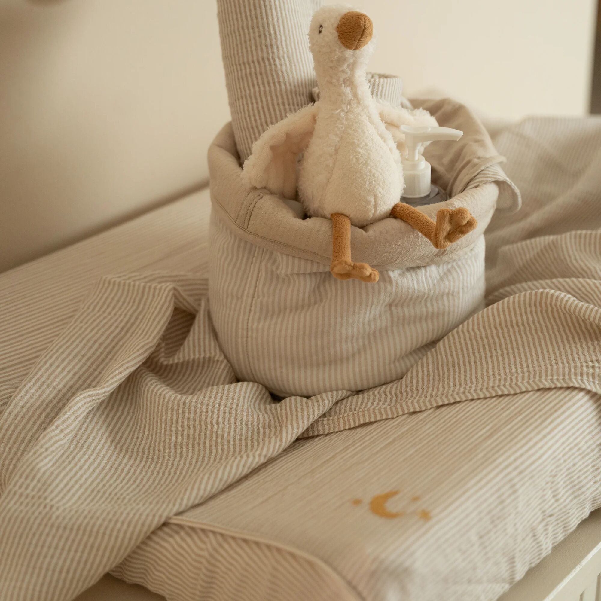 aankleedkussenhoes-beige-essentials