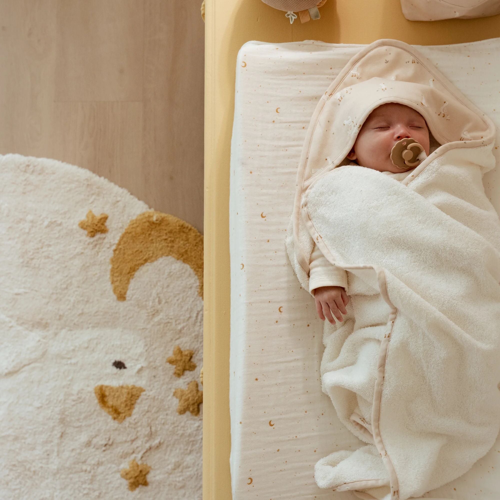 aankleedkussenhoes-wit-newborn-naturals-moon-stars