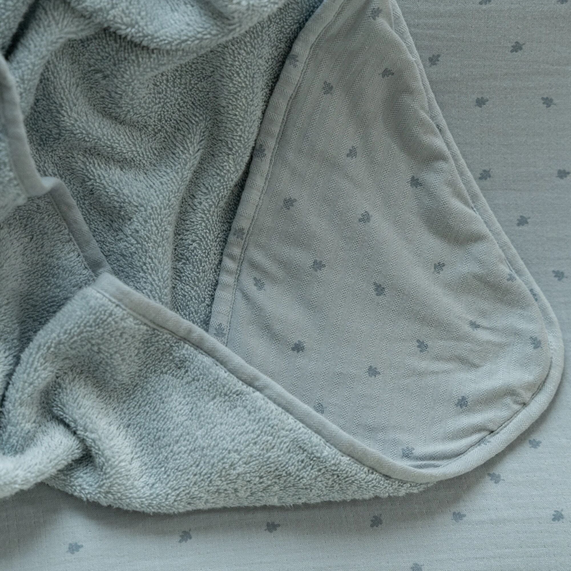 badcape-blauw-essentials