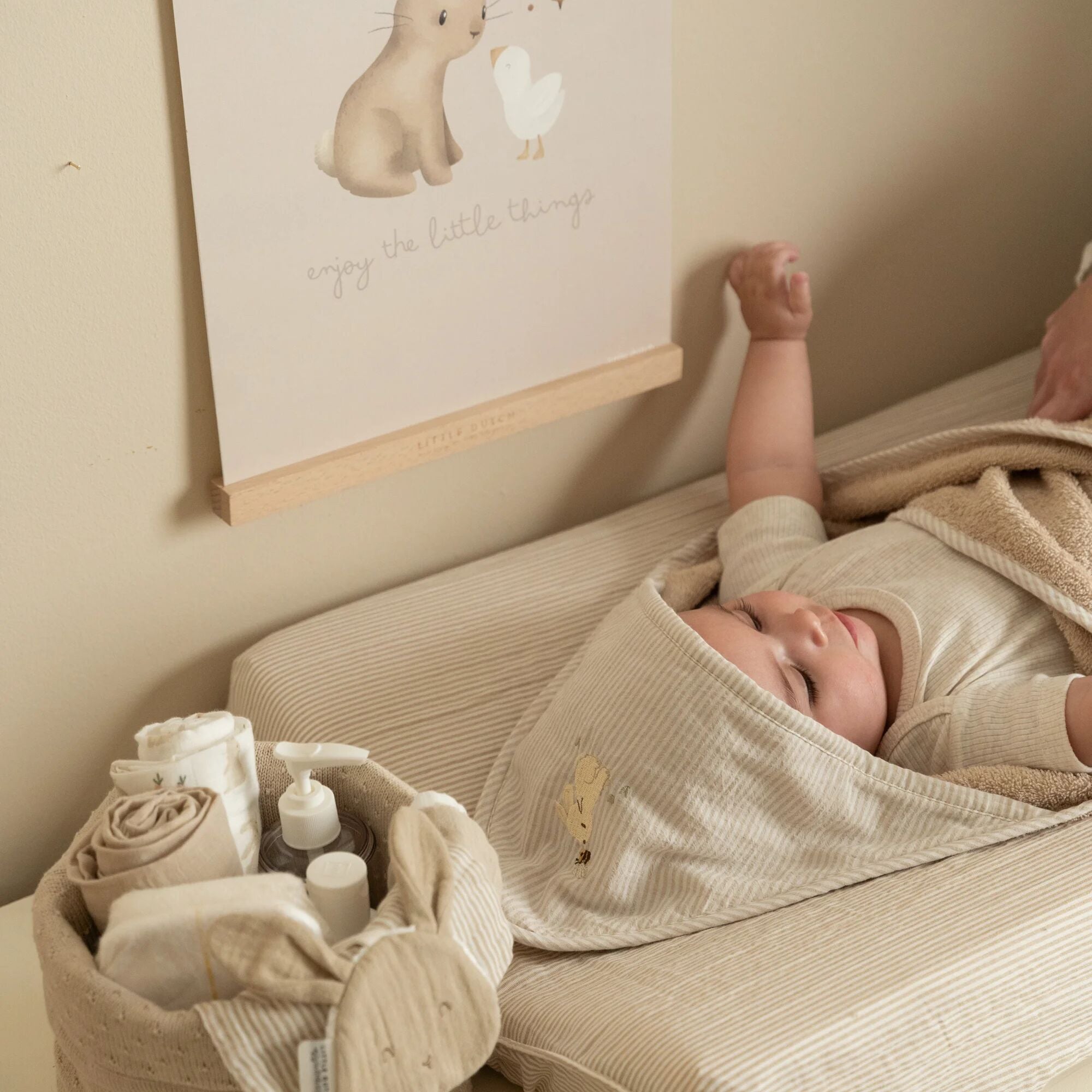badcape-beige-newborn-naturals-baby-bunny