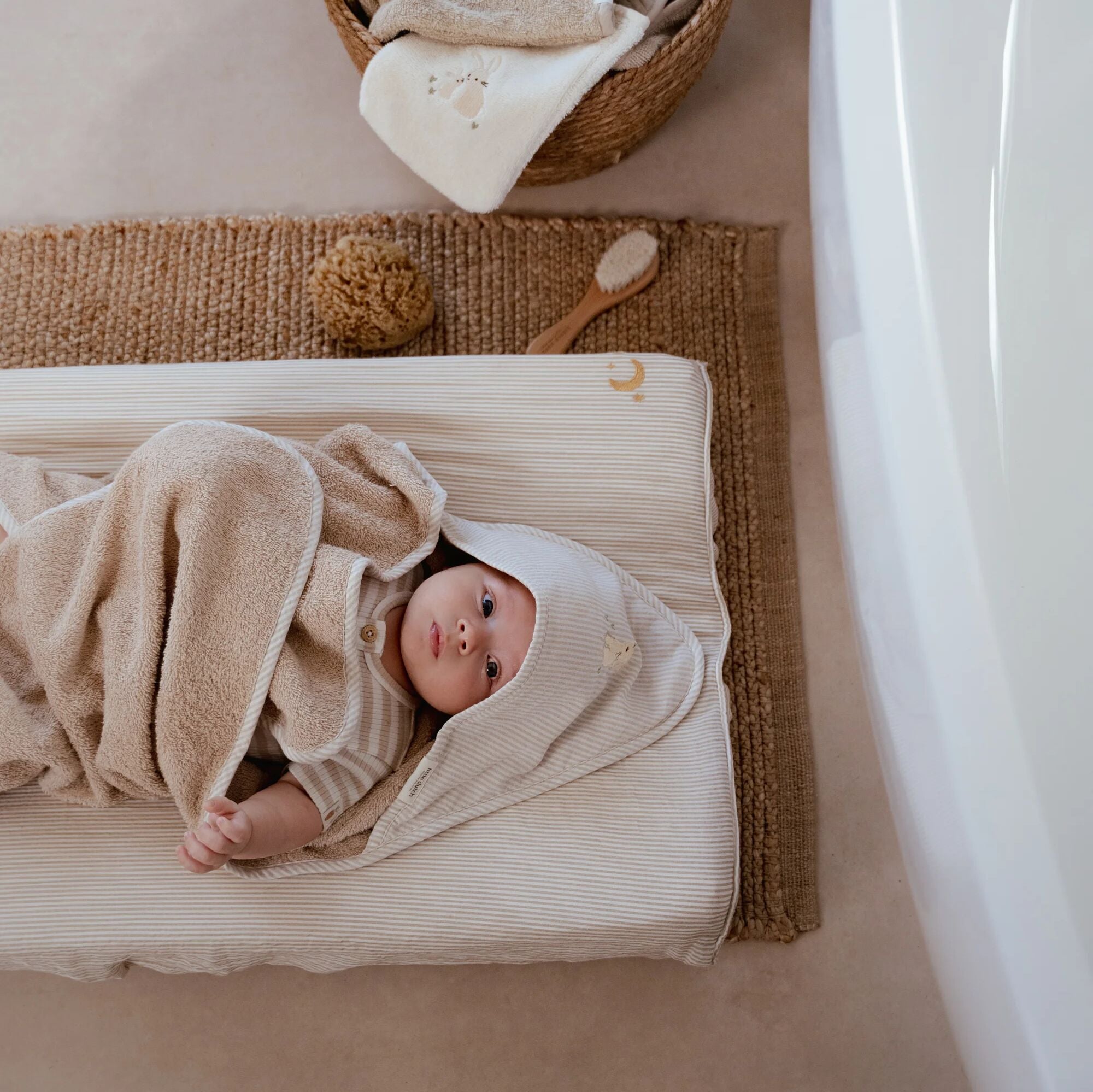 badcape-beige-newborn-naturals-baby-bunny