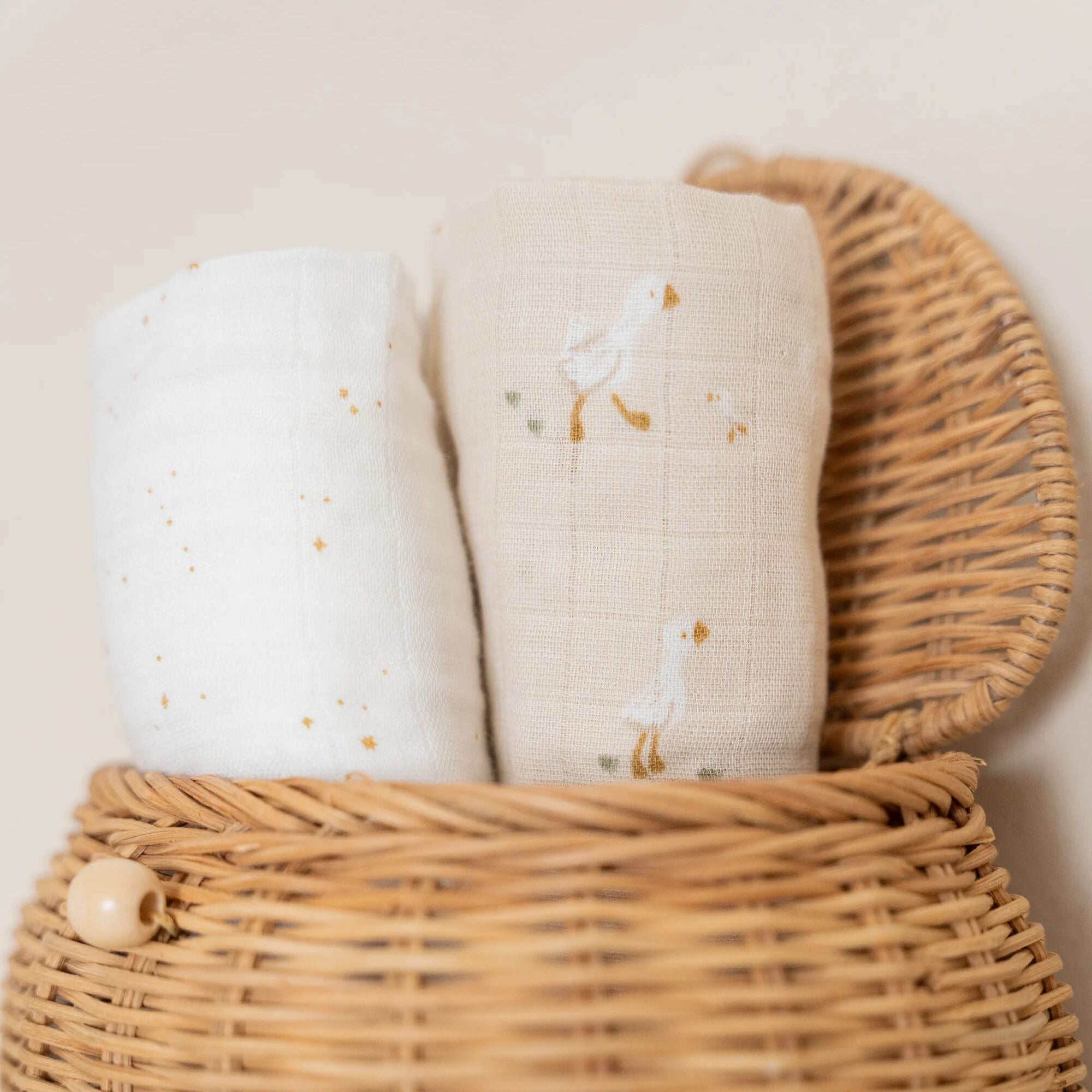 swaddle-beige-newborn-naturals-little-goose