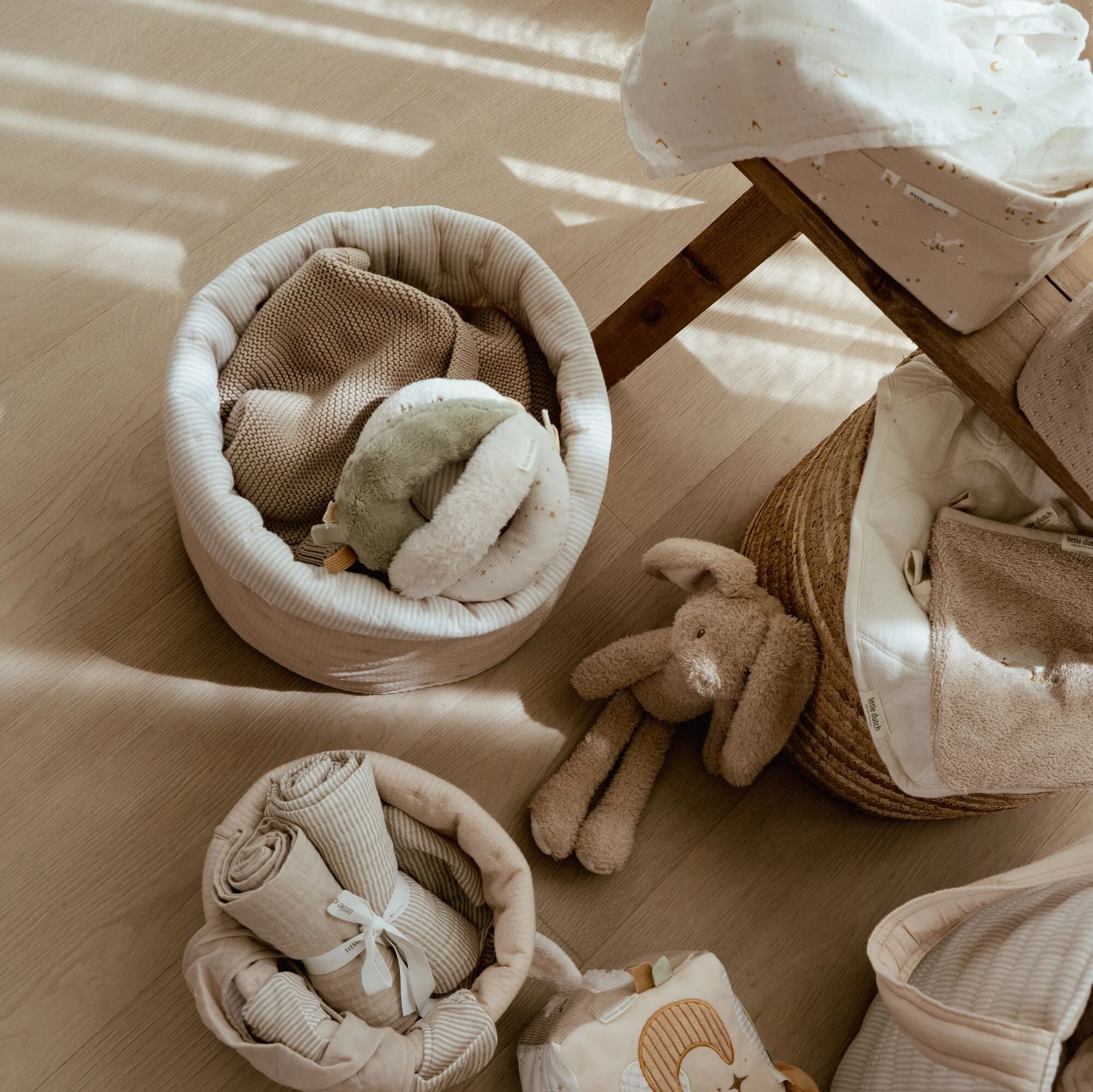 swaddle-beige-essentials