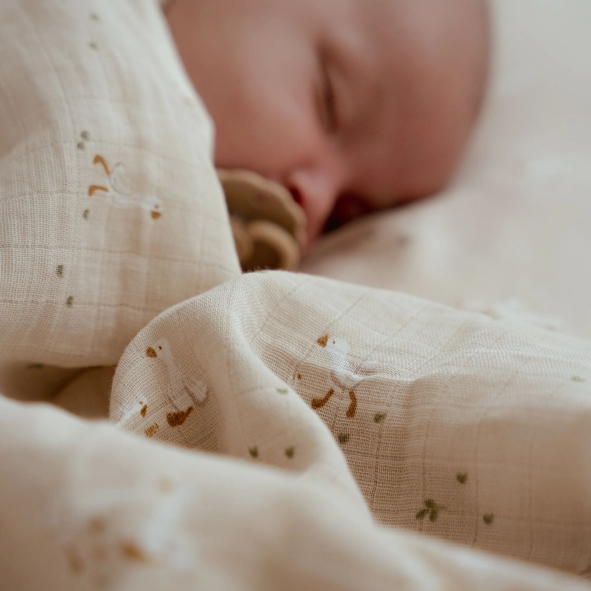swaddle-beige-maat-120-cm-newborn-naturals-little-goose