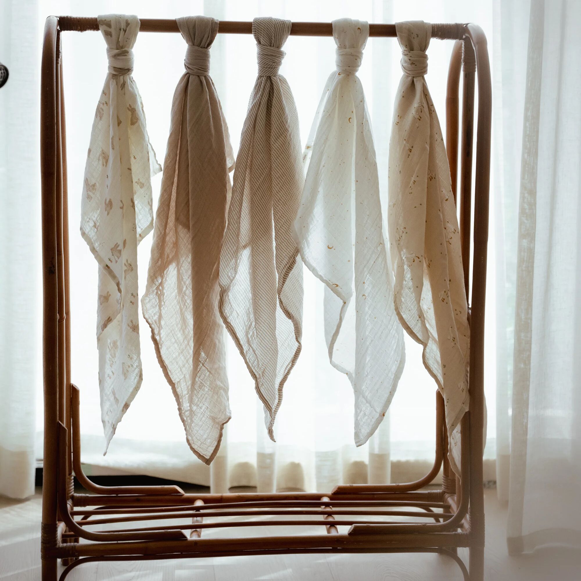 swaddle-beige-maat-120-cm-newborn-naturals-little-goose