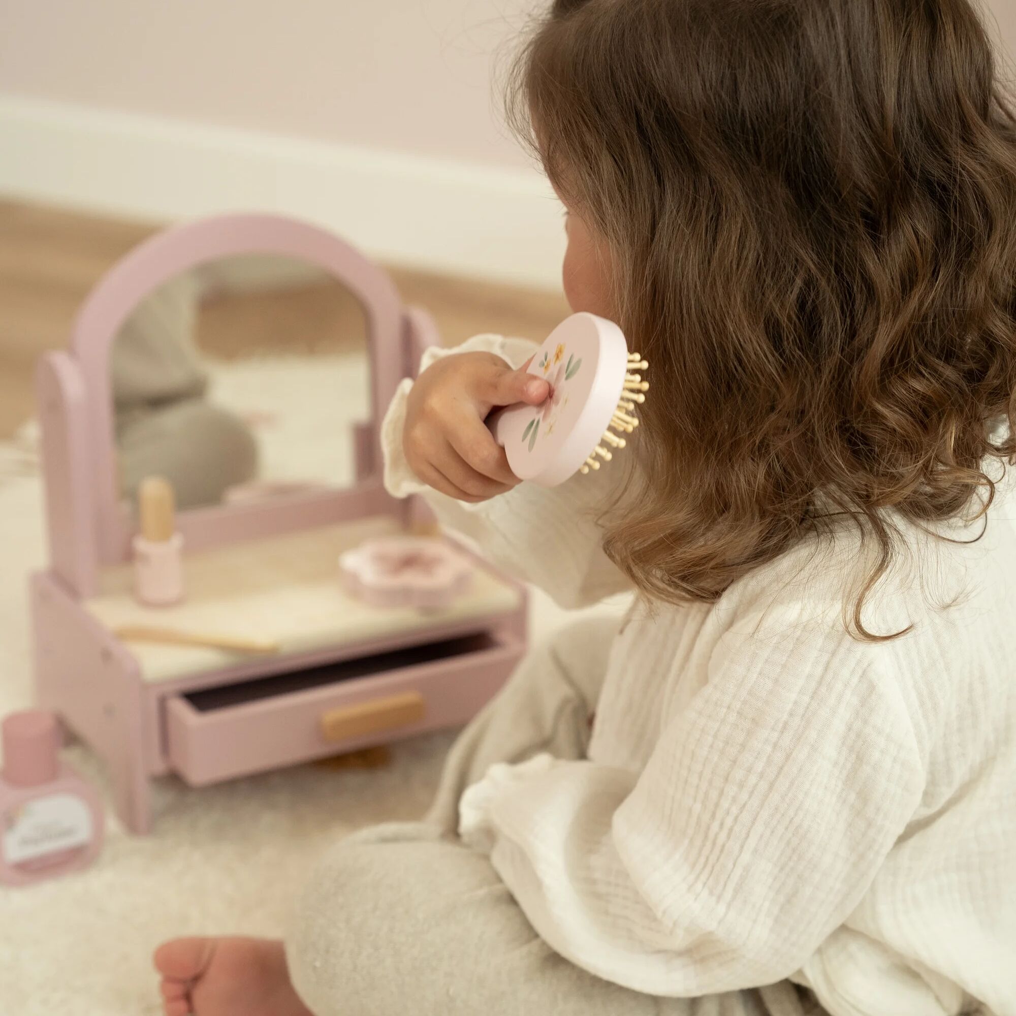 houten-kaptafel-roze-essentials