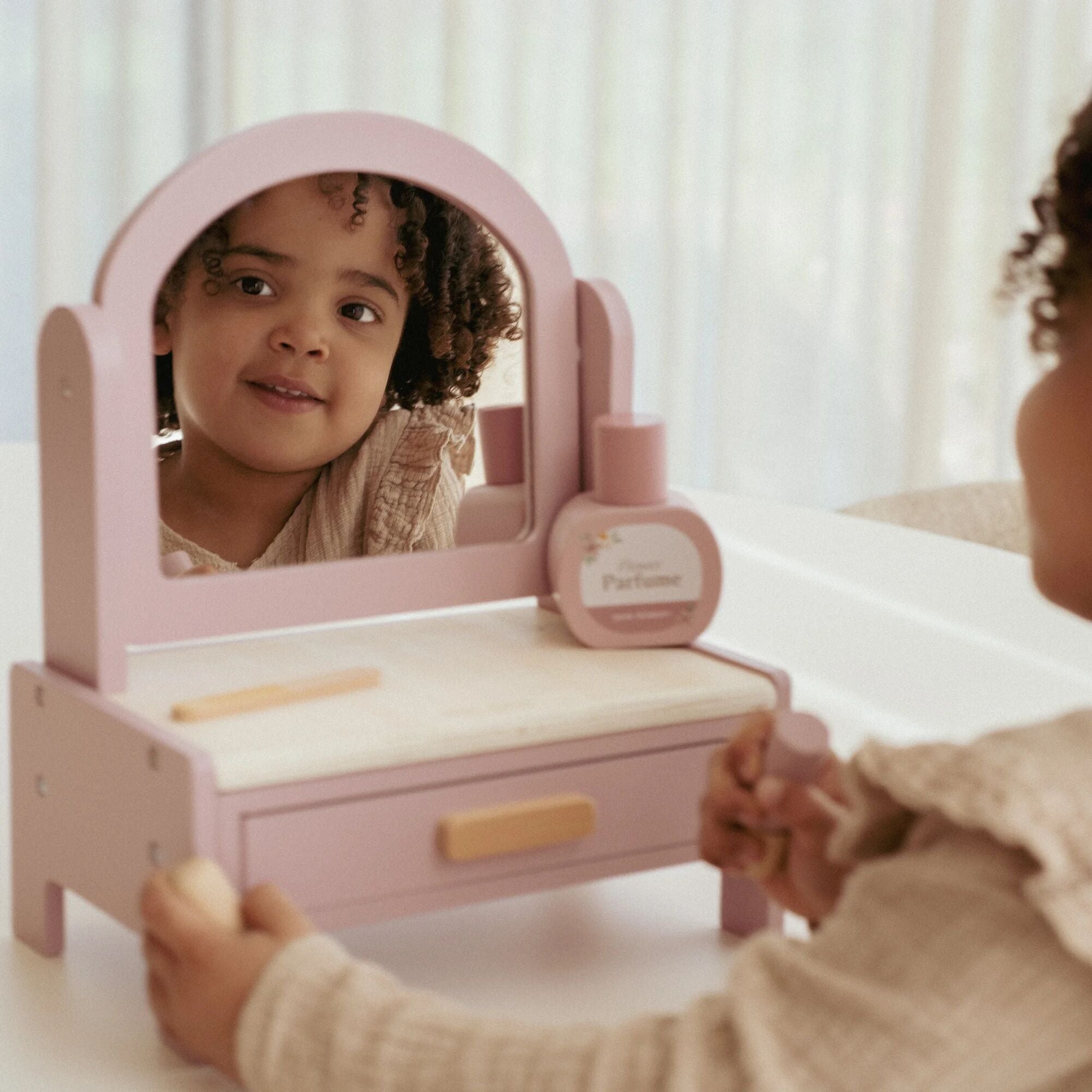 houten-kaptafel-roze-essentials