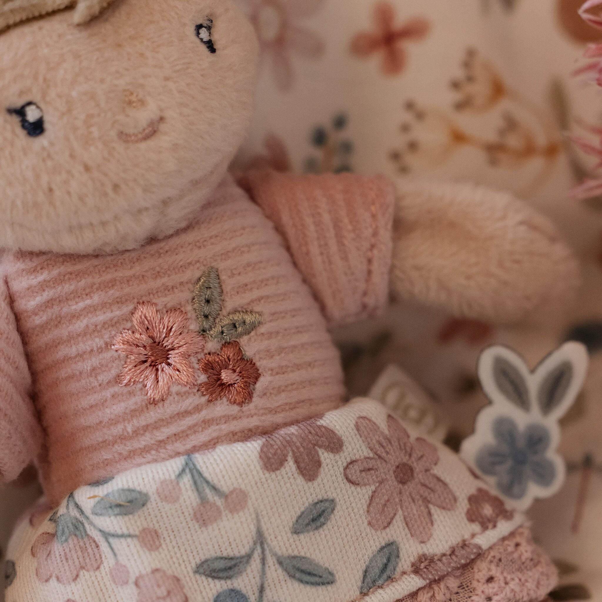 Little Dutch Stoffpuppe Rosa – Kuschelpuppe Mit Blümchenkleid, 10 Cm, Ab 12 Monaten (Little Pink Flowers) Little Dutch Stoffpuppe Rosa – Kuschelpuppe Mit Blümchenkleid, 10 Cm, Ab 12 Monaten (Little Pink Flowers)