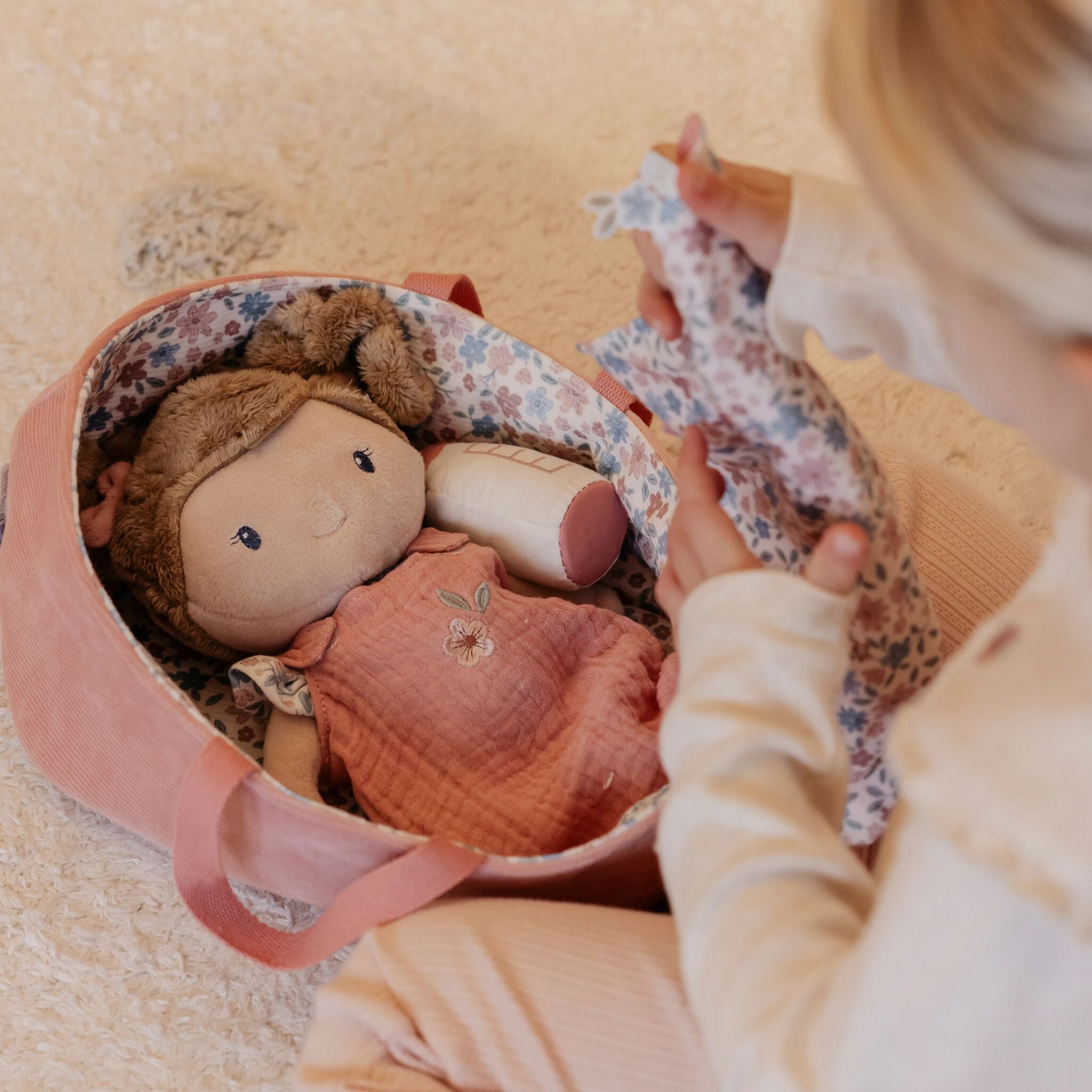 deAO Babypuppen-Spielset, Kleid Spiel Set für 36cm Puppe mit 3 Outfits deAO Babypuppen-Spielset, Kleid Spiel Set für 36cm Puppe mit 3 Outfits