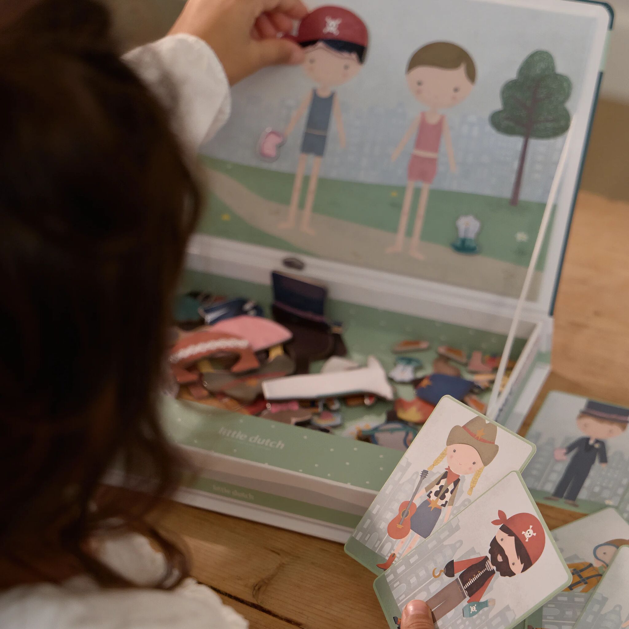 Magnetic play board - Jim & Rosa 