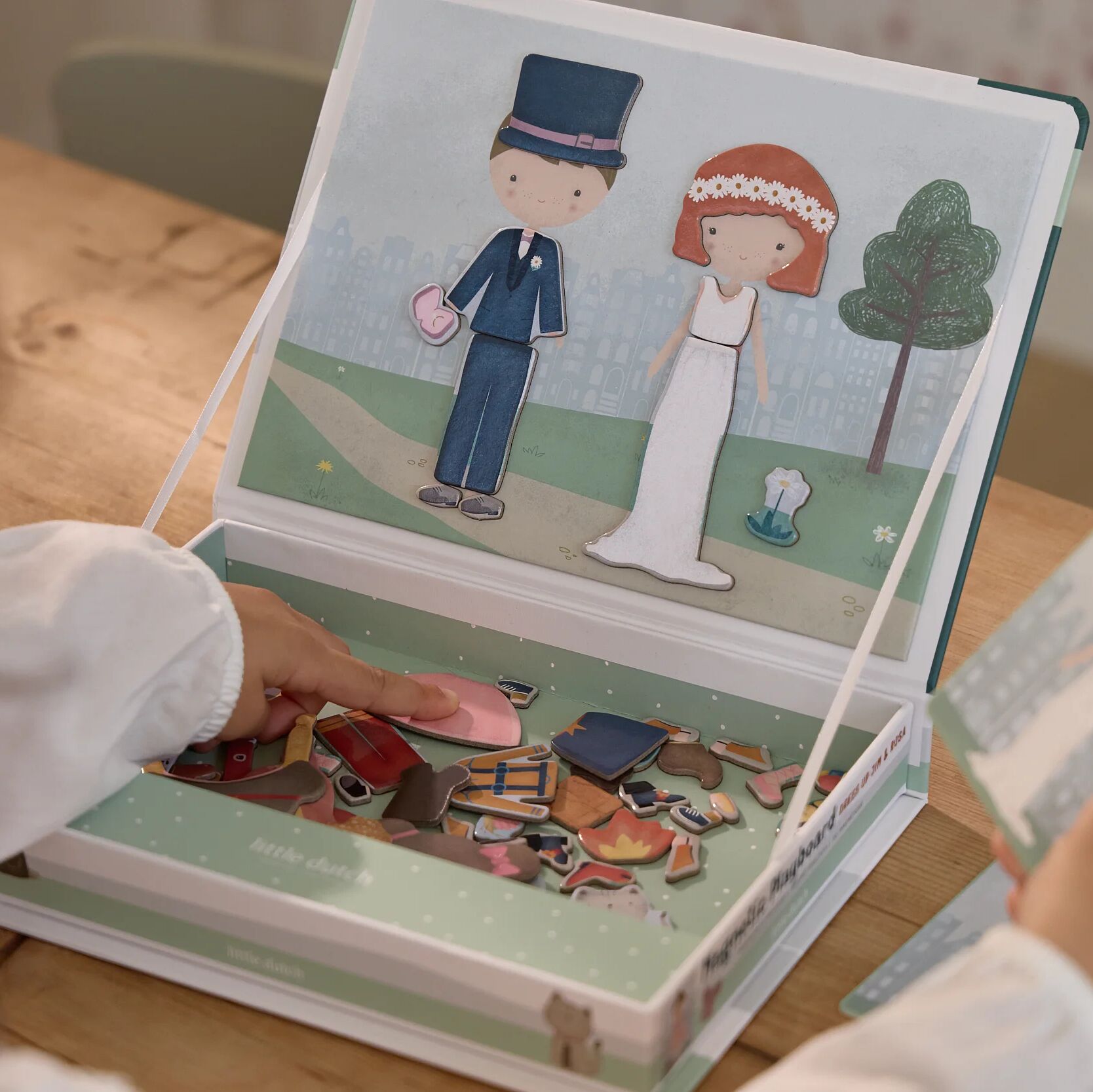 Magnetic play board - Jim & Rosa 