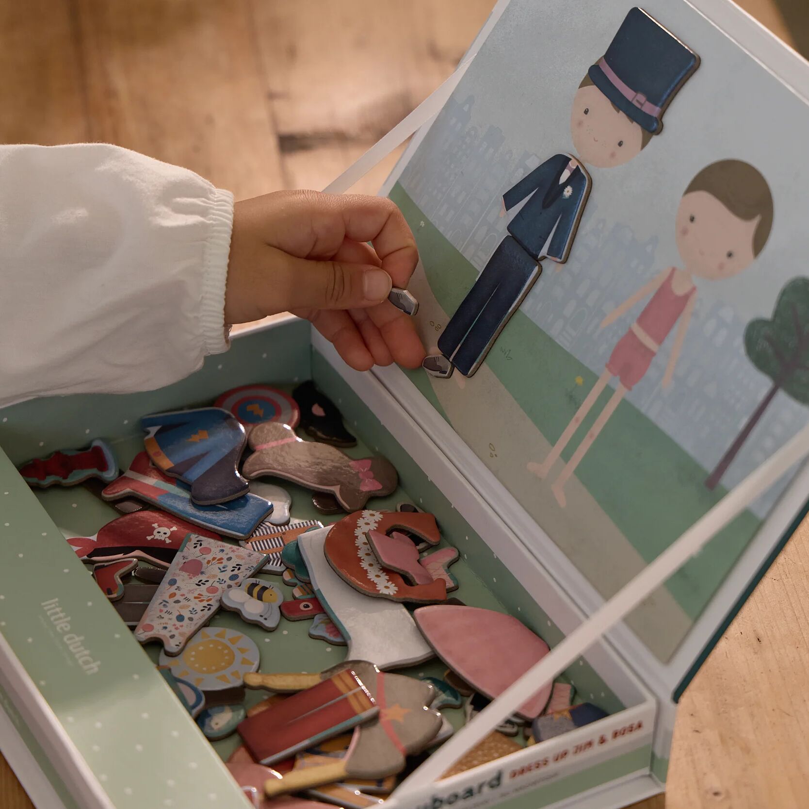 Magnetic play board - Jim & Rosa 