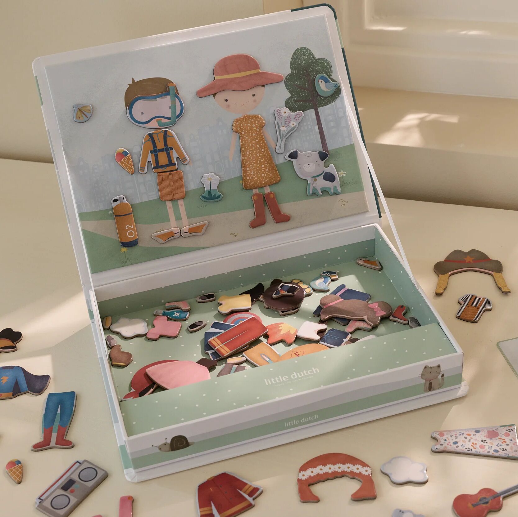 Magnetic play board - Jim & Rosa 