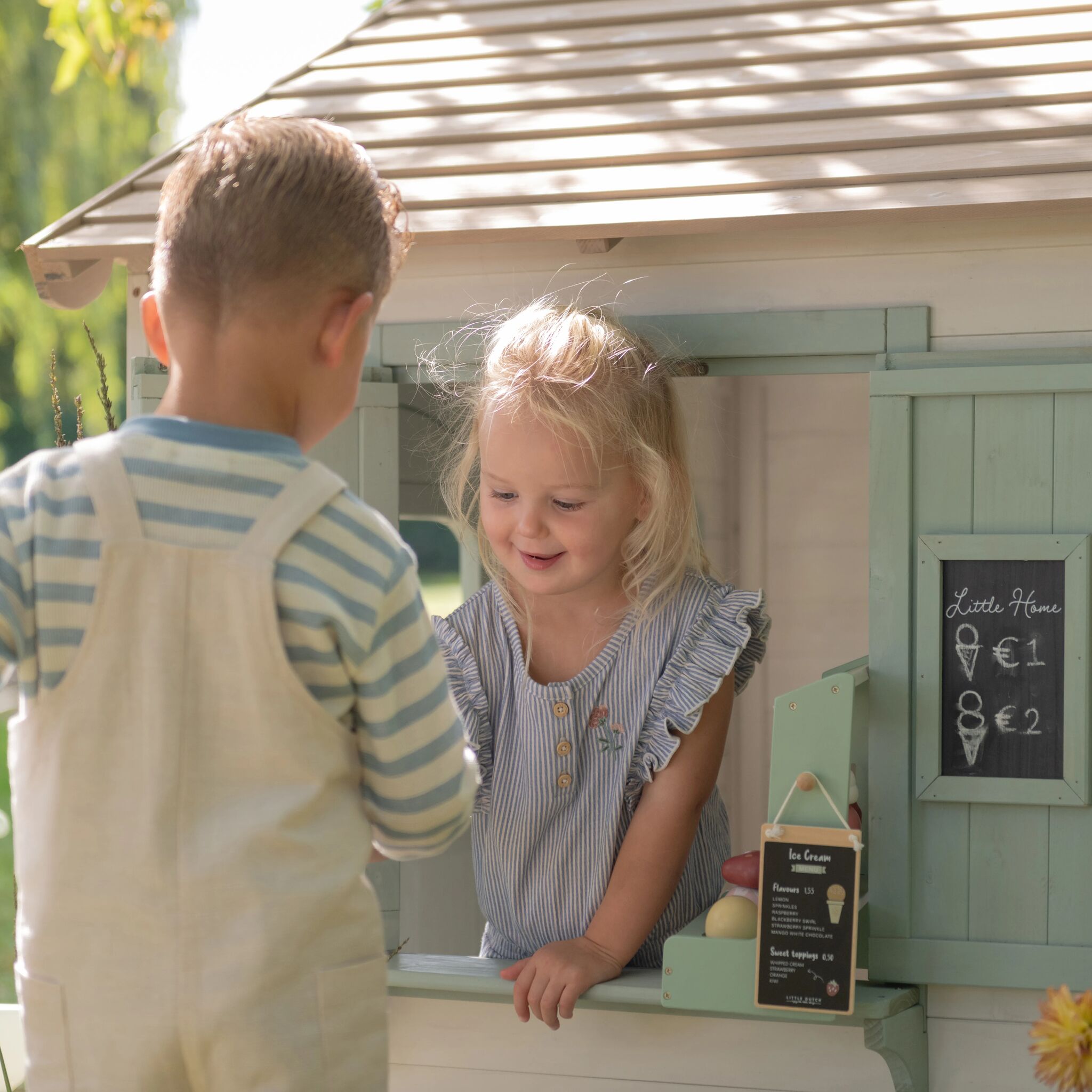 Houten speelhuisje - Wit LEVERBAAR VANAF HALF APRIL