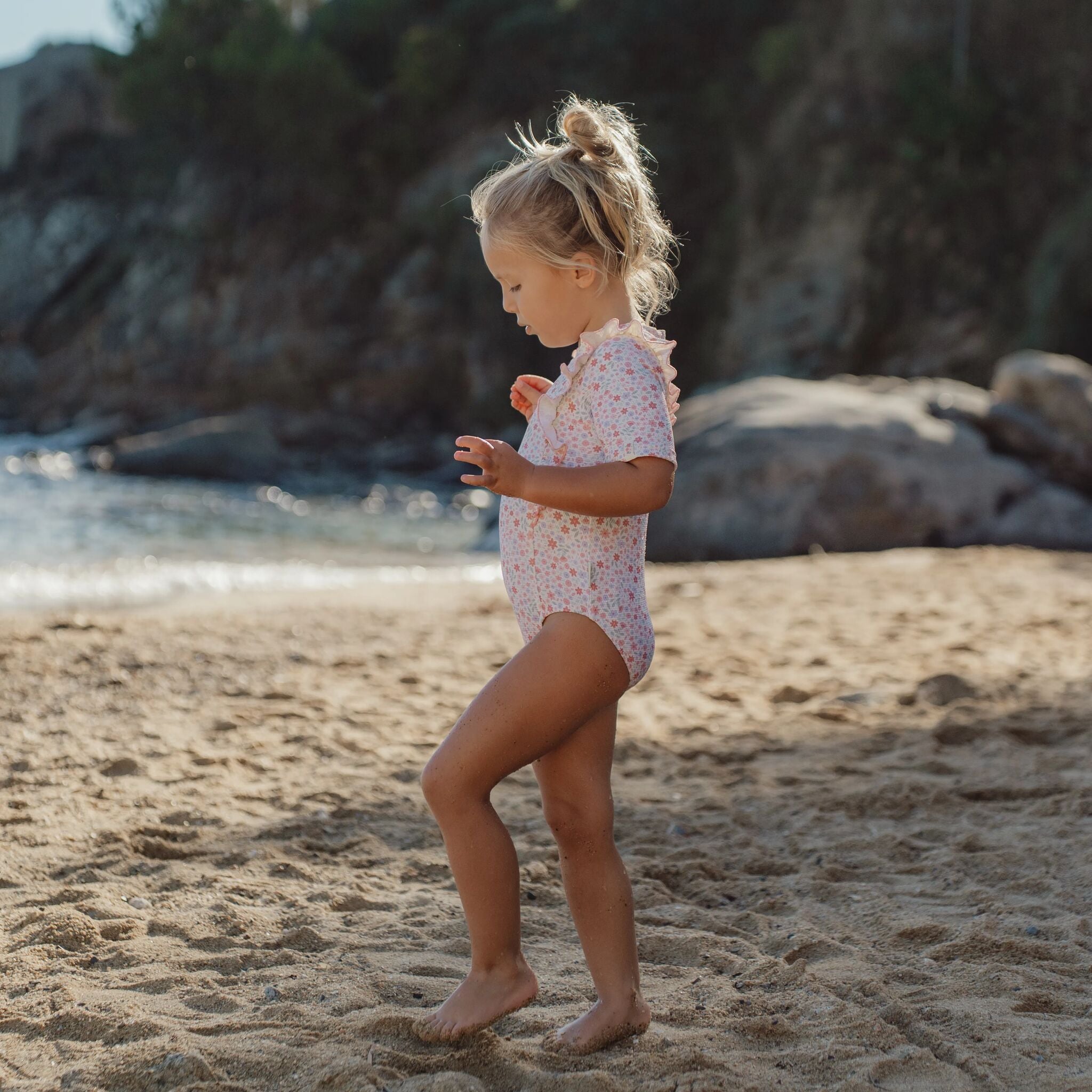 Badeanzug mit kurzen Ärmeln - Blumenmuster 