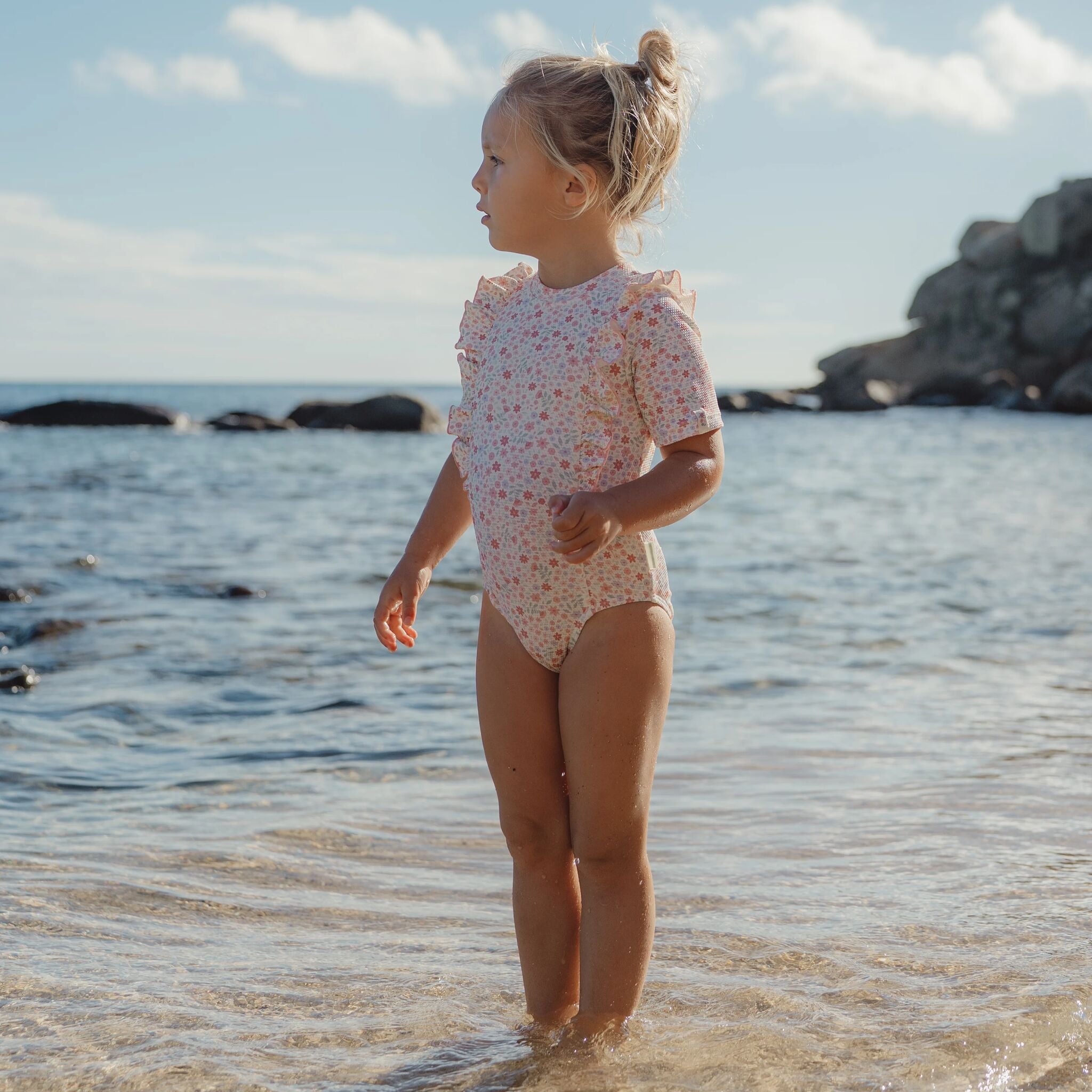 Badeanzug mit kurzen Ärmeln - Blumenmuster 