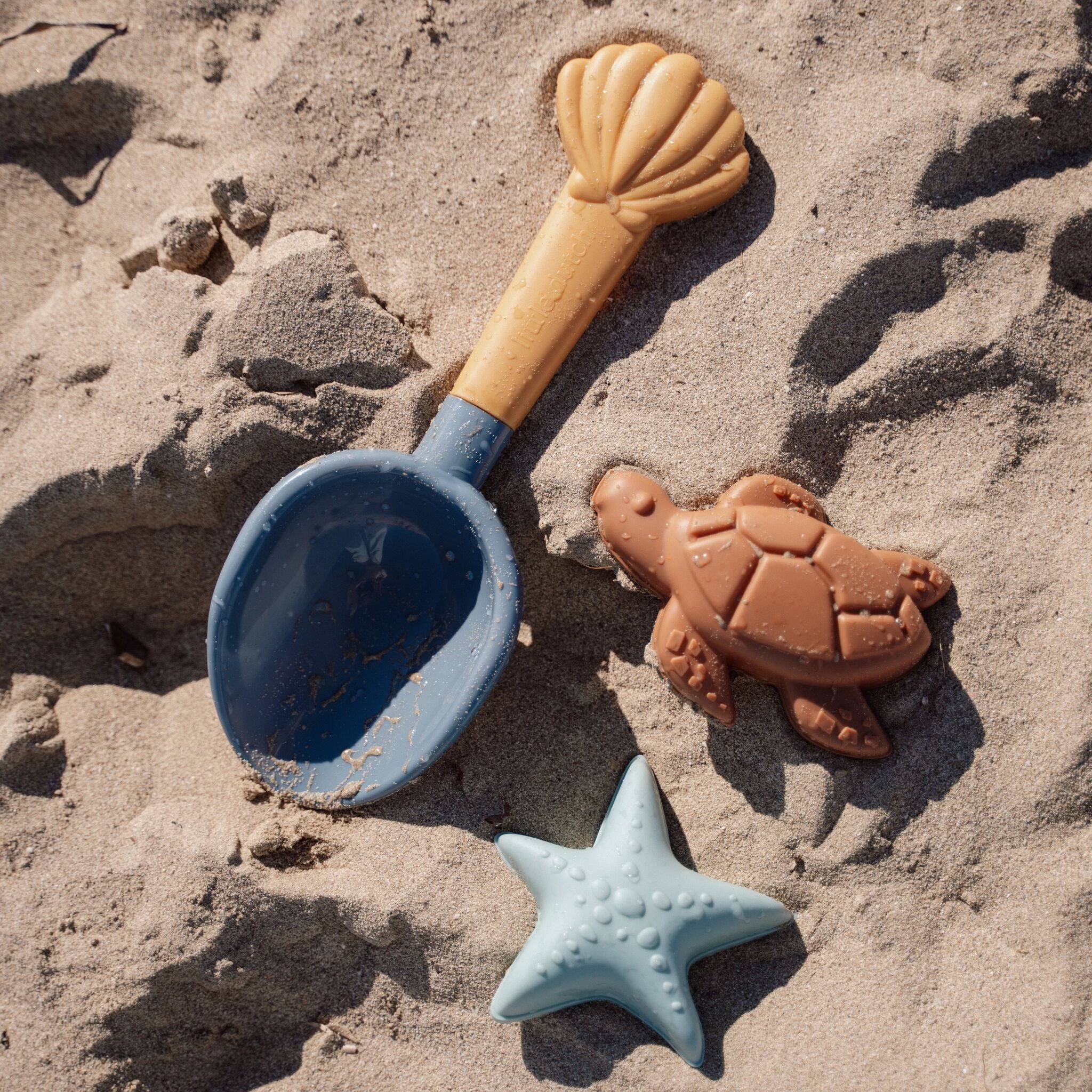 Dilabnda Lot de 3 pelles à sable de plage pour enfants et adultes - 40 cm - Outils de jardinage - Pour creuser et voyager Dilabnda Lot de 3 pelles à sable de plage pour enfants et adultes - 40 cm - Outils de jardinage - Pour creuser et voyager