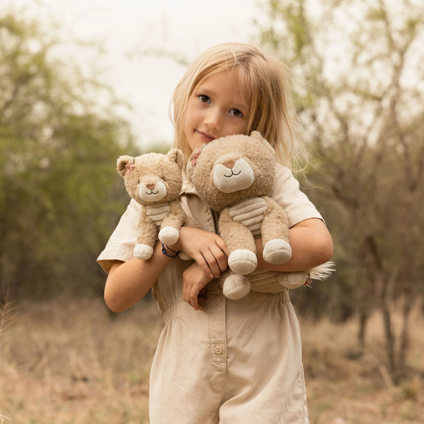 Cuddly toy Lioness - 17 cm