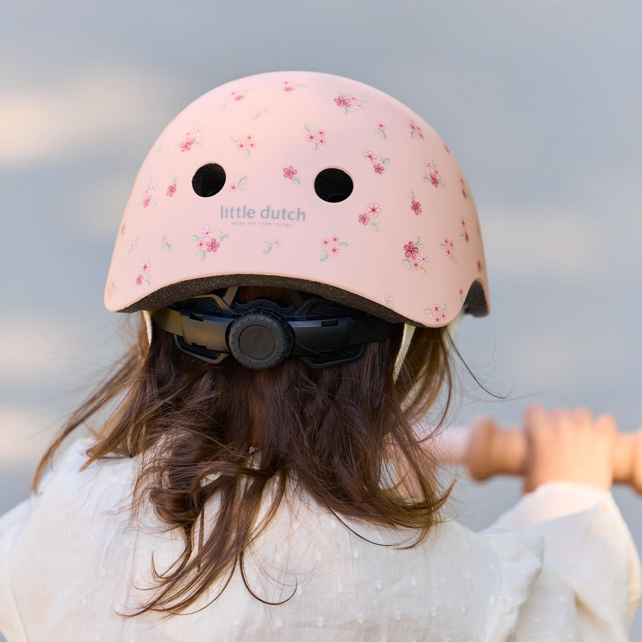 niederlande fahrradhelm Rosafarbener Kinderhelm mit Blumendruck – leicht, sicher & verstellbar