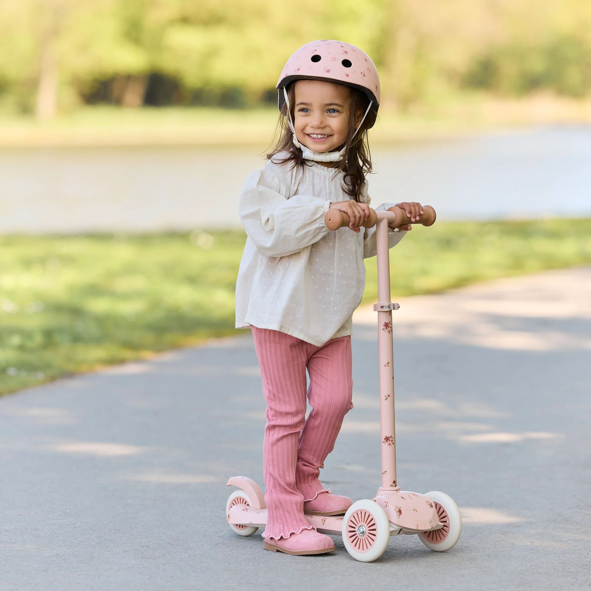 fahrradhelm niederlande Rosafarbener Kinderhelm mit Blumendruck – leicht, sicher & verstellbar