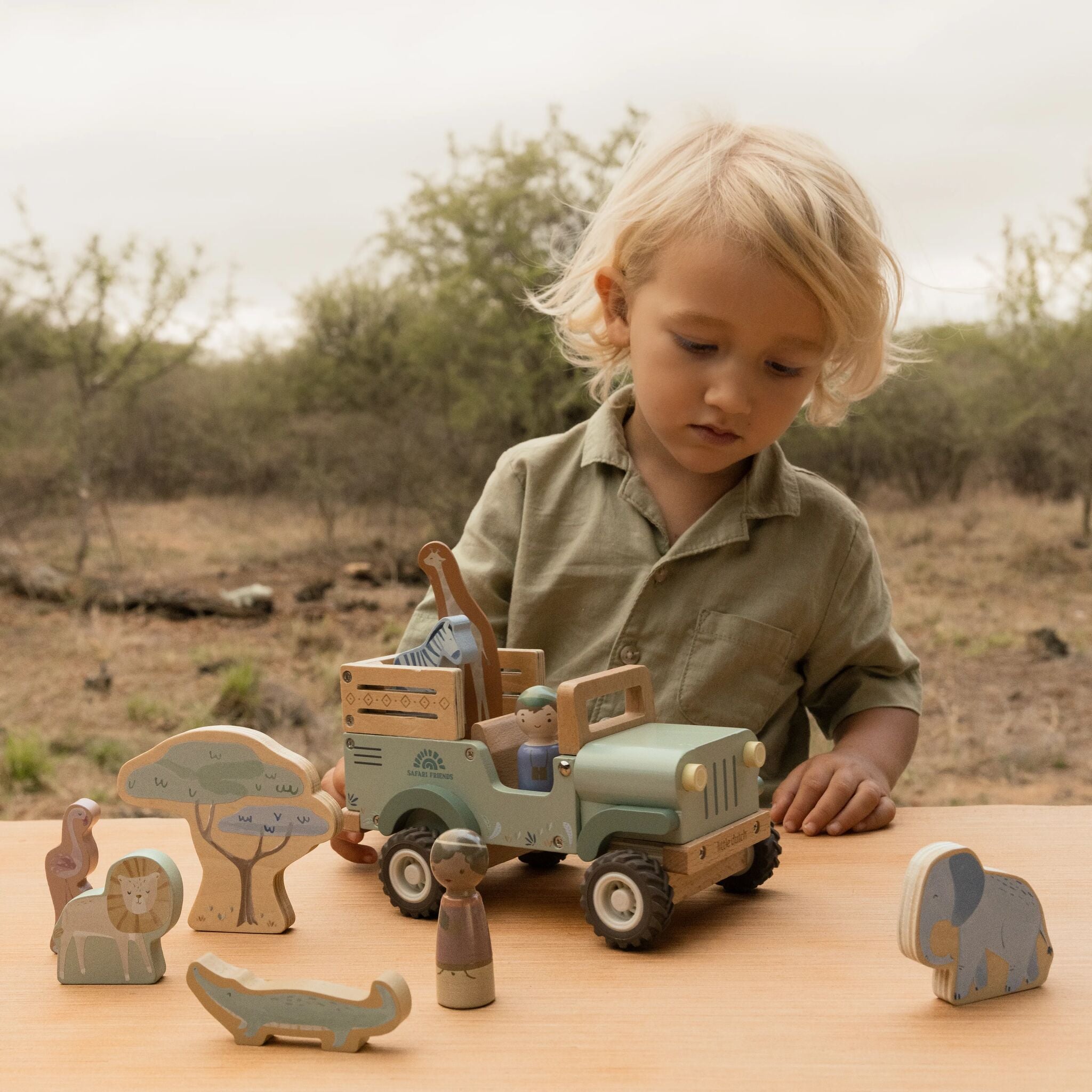 Safariauto aus Holz mit Tieren - Grün