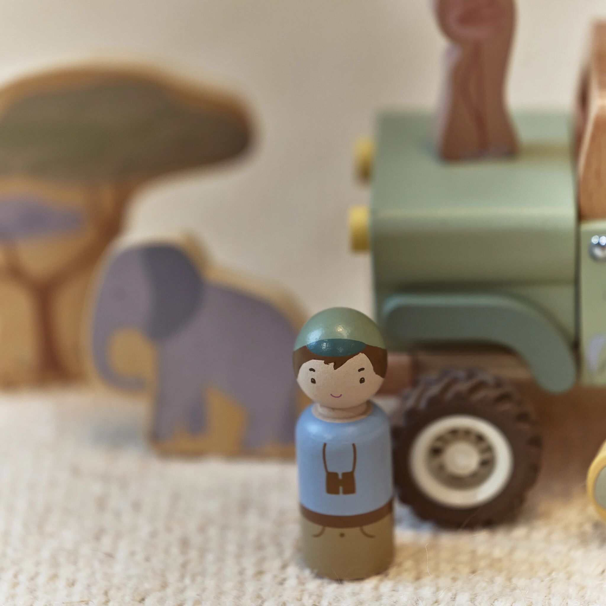 Safariauto aus Holz mit Tieren - Grün