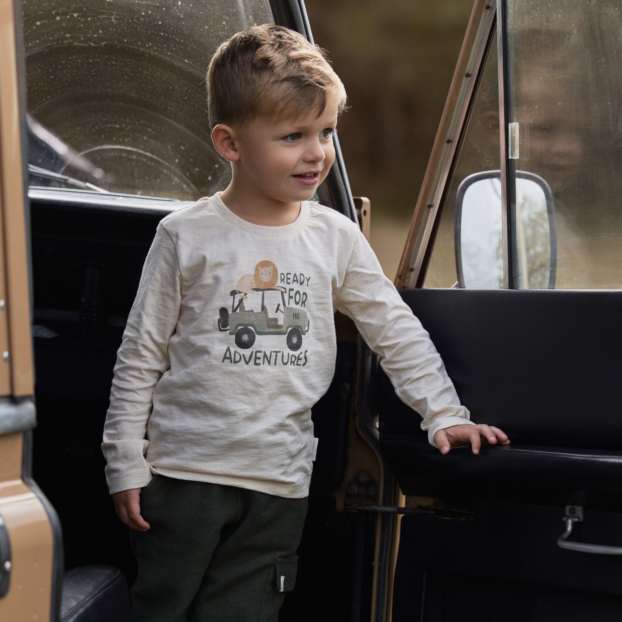Beiges Langarmshirt mit Safari-Auto