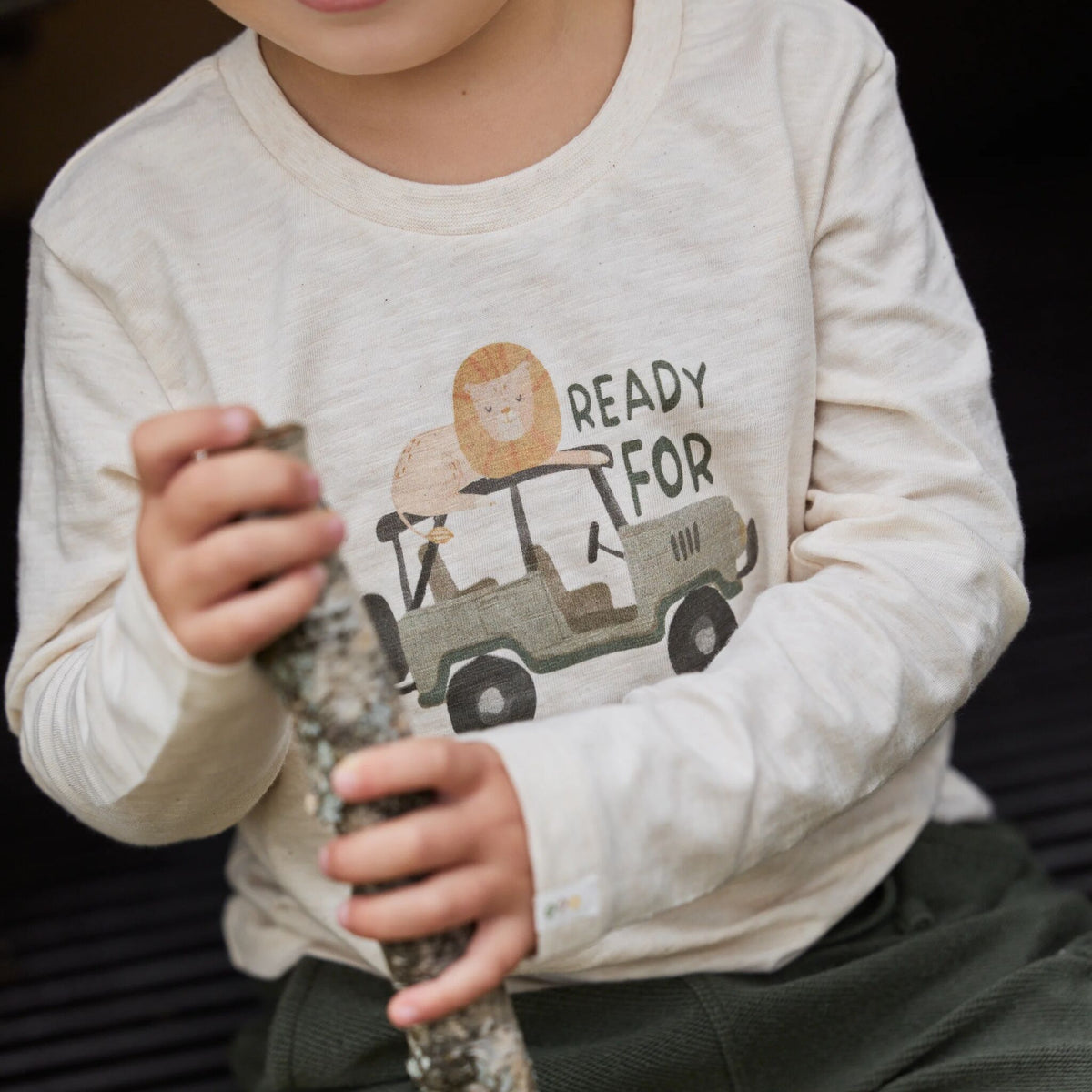 Beiges Langarmshirt mit Safari-Auto